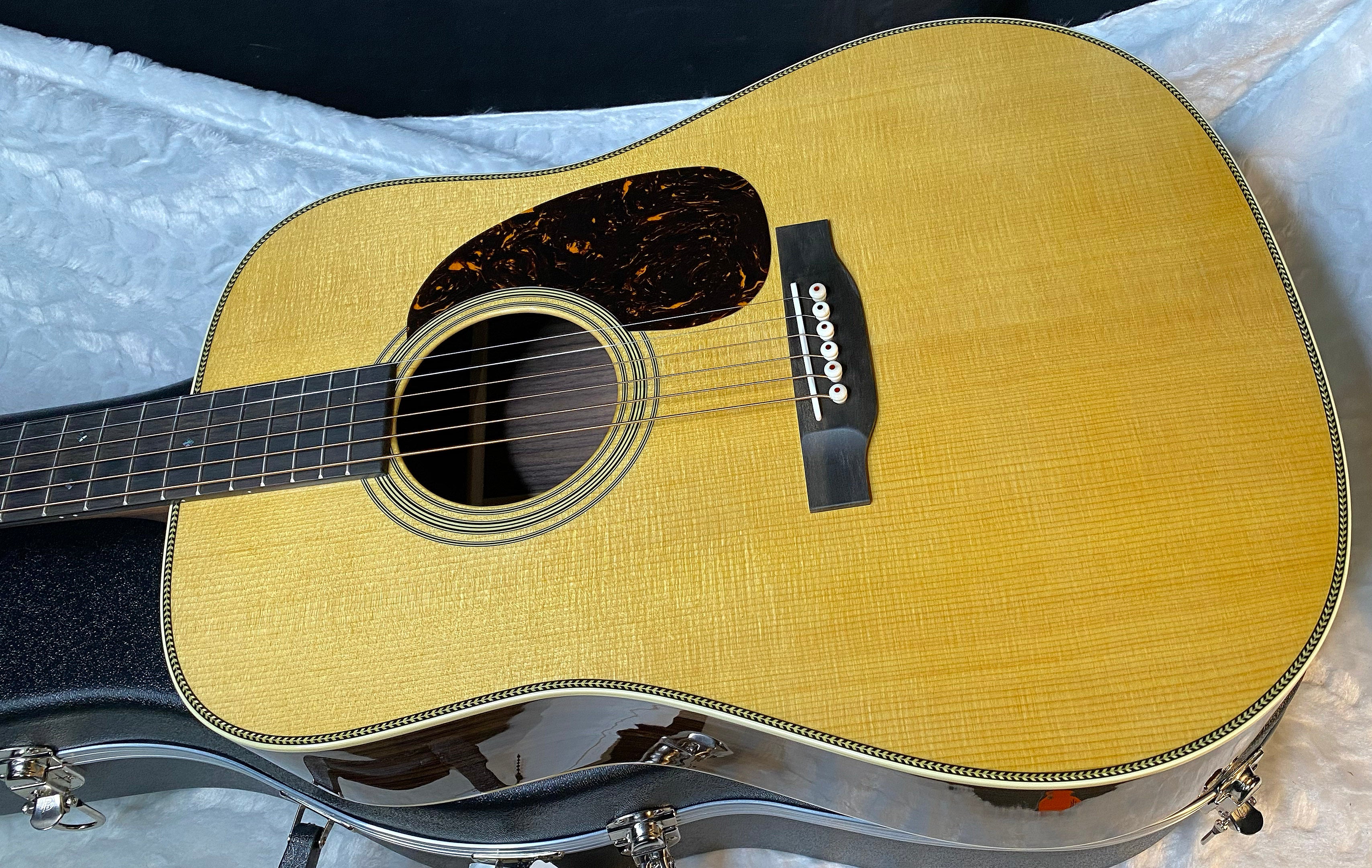 NEW! Martin HD-28 Standard Series Acoustic Guitar - Natural with Aging Toner (2025) 10Y25HD28 - Authorized Dealer - 4.3lbs - G05511
