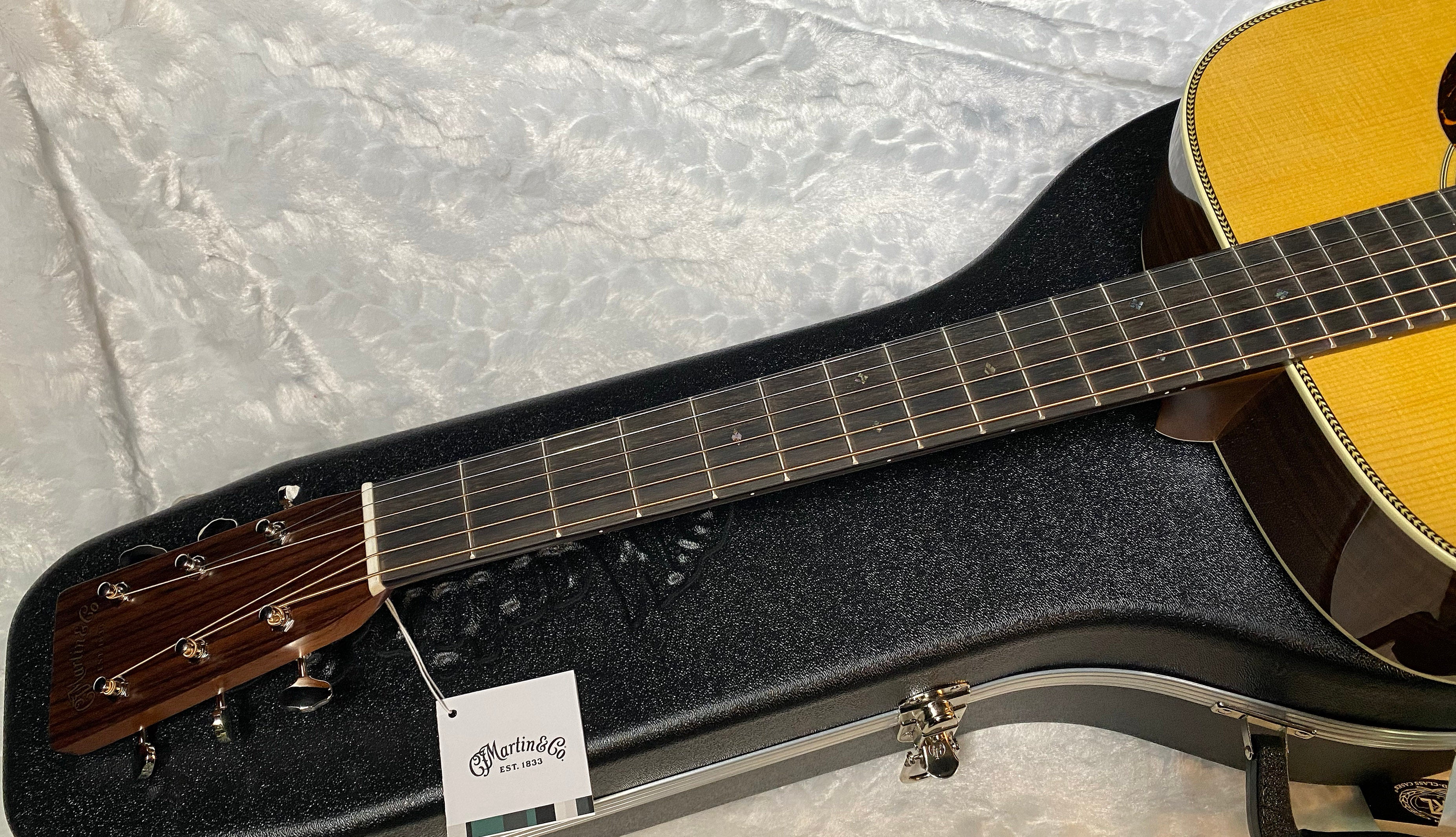 NEW! Martin HD-28 Standard Series Acoustic Guitar - Natural with Aging Toner (2025) 10Y25HD28 - Authorized Dealer - 4.3lbs - G05511