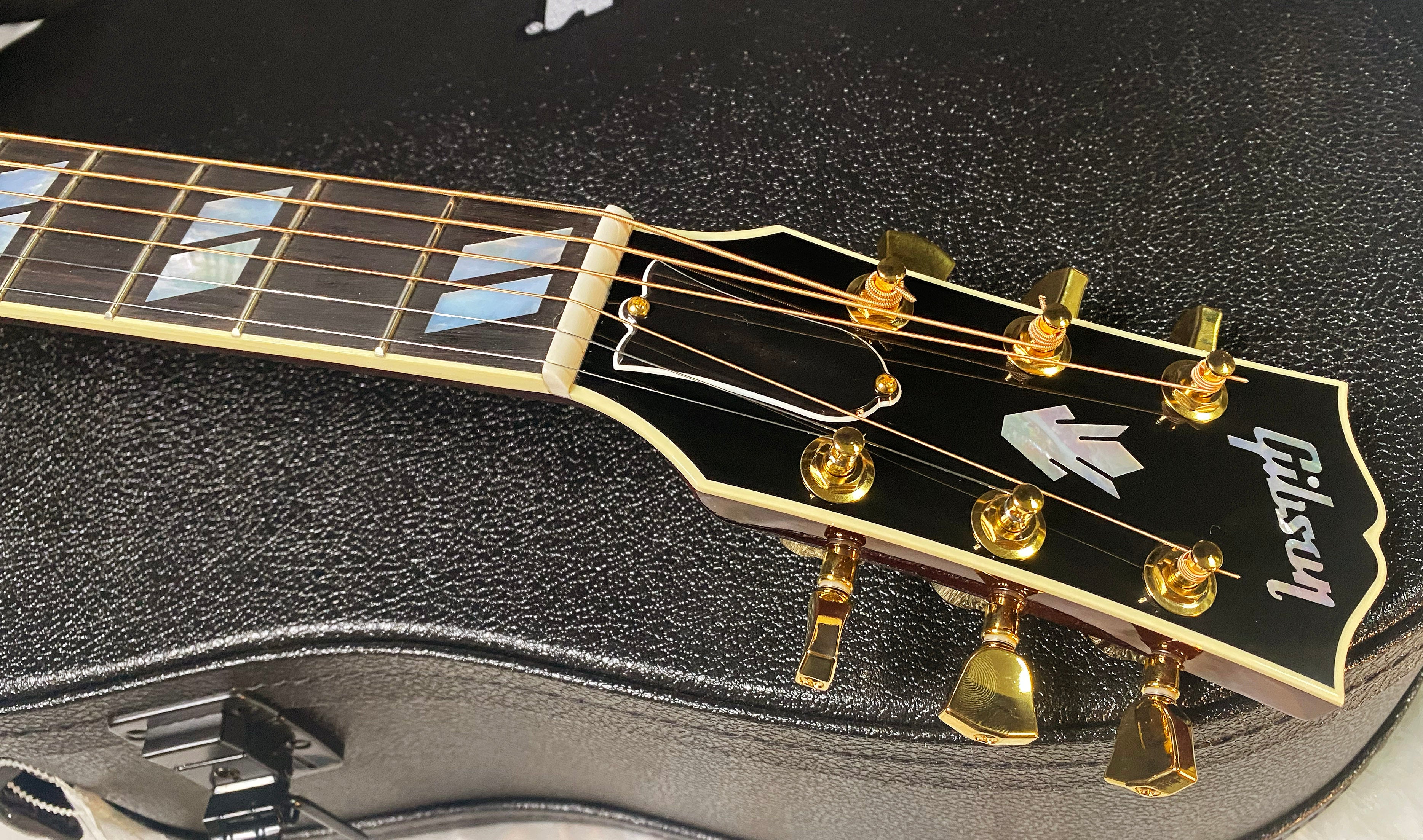 NEW! Gibson Custom Shop Hummingbird Rosewood 3-Piece Back Acoustic-Electric Guitar - Rosewood Burst - 4.65 lbs - Authorized Dealer! G06304