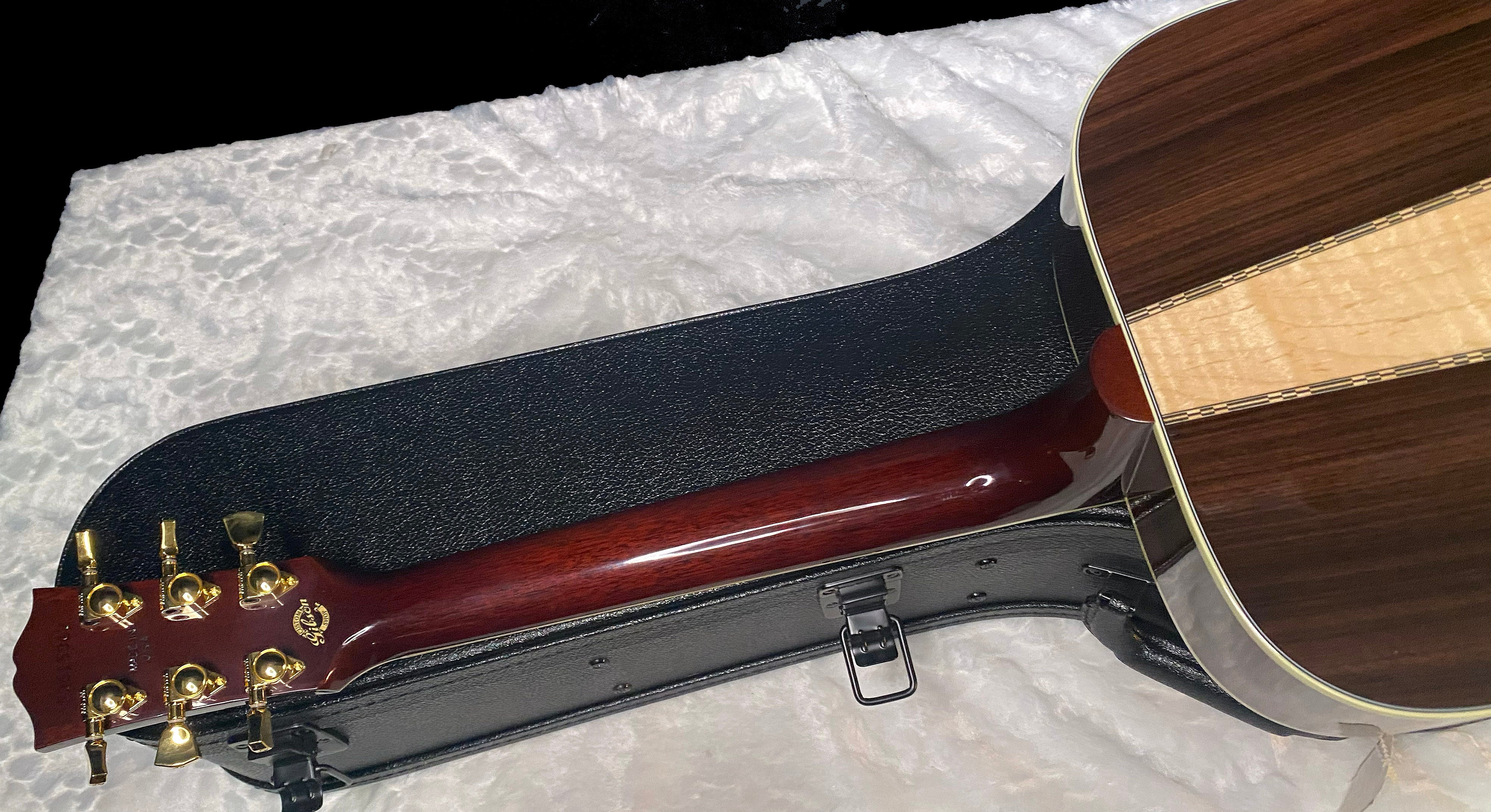 NEW! Gibson Custom Shop Hummingbird Rosewood 3-Piece Back Acoustic-Electric Guitar - Rosewood Burst - 4.65 lbs - Authorized Dealer! G06304