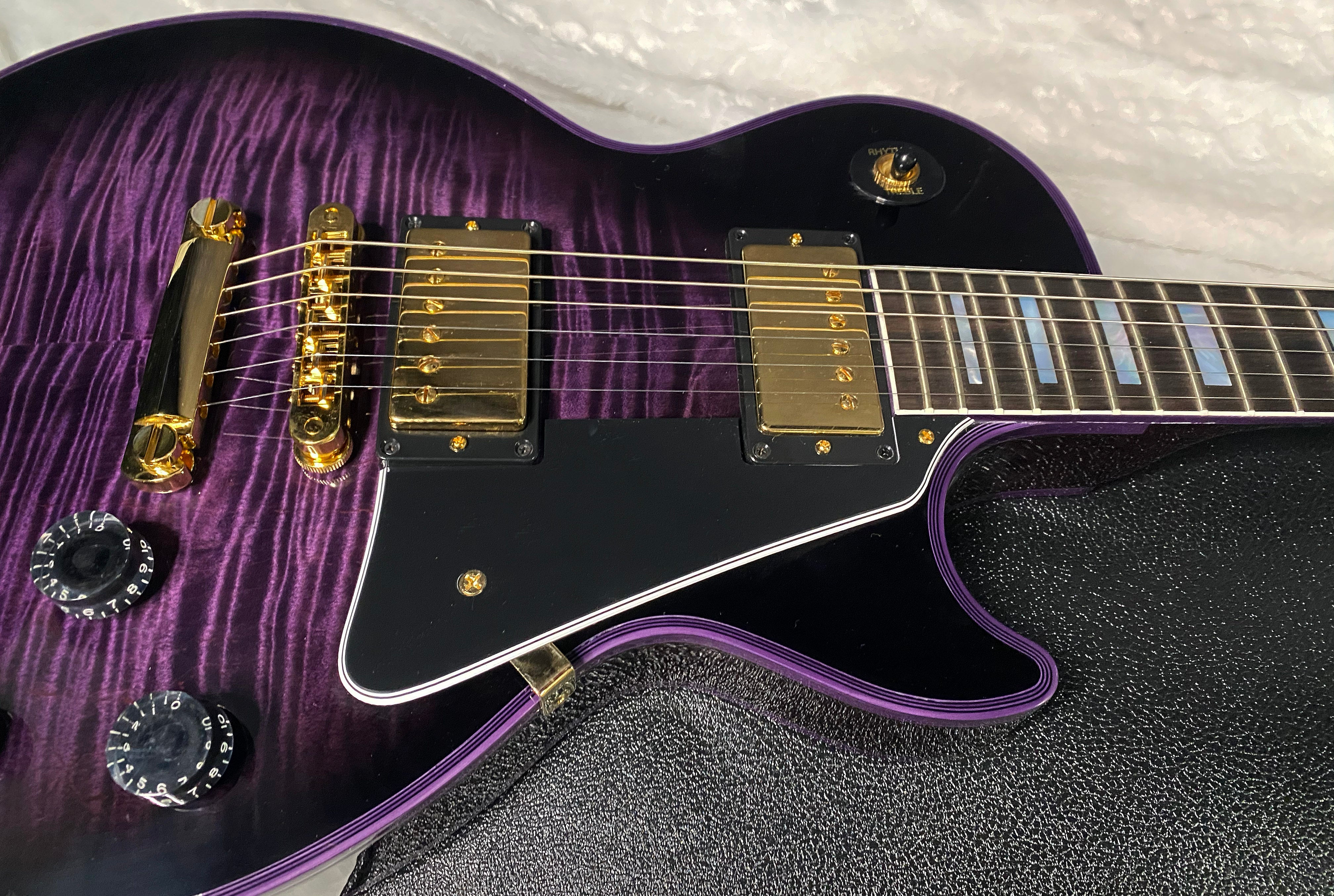 NEW! Gibson Dealer Select Custom Shop Les Paul Custom Purple Widow AAA Figured Flame Top - Authorized Dealer - 10.6 lbs - G07677