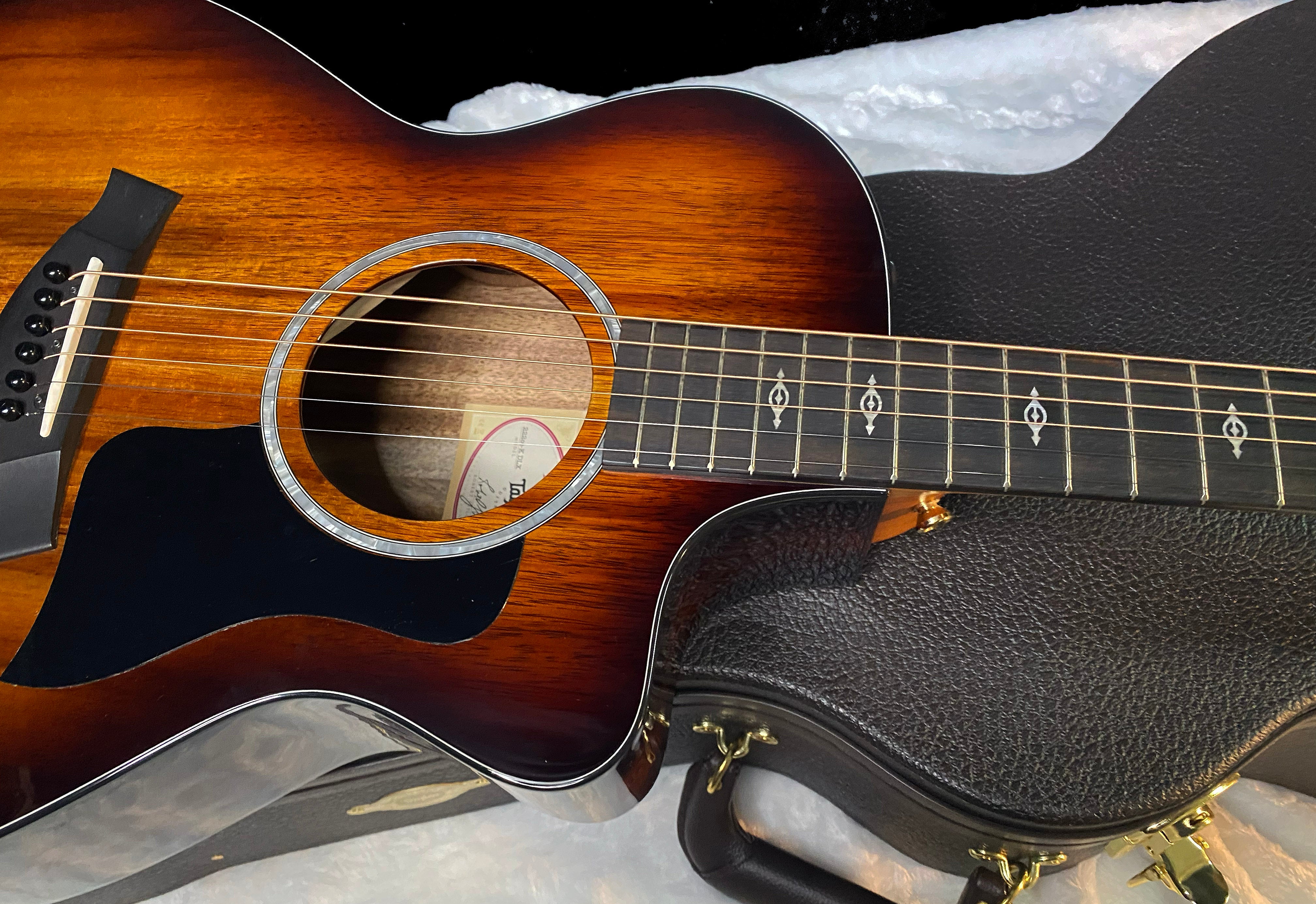 NEW! Taylor 222ce-K DLX Grand Concert Acoustic-Electric Guitar - Tobacco - 4.5lbs - Authorized Dealer - G06296