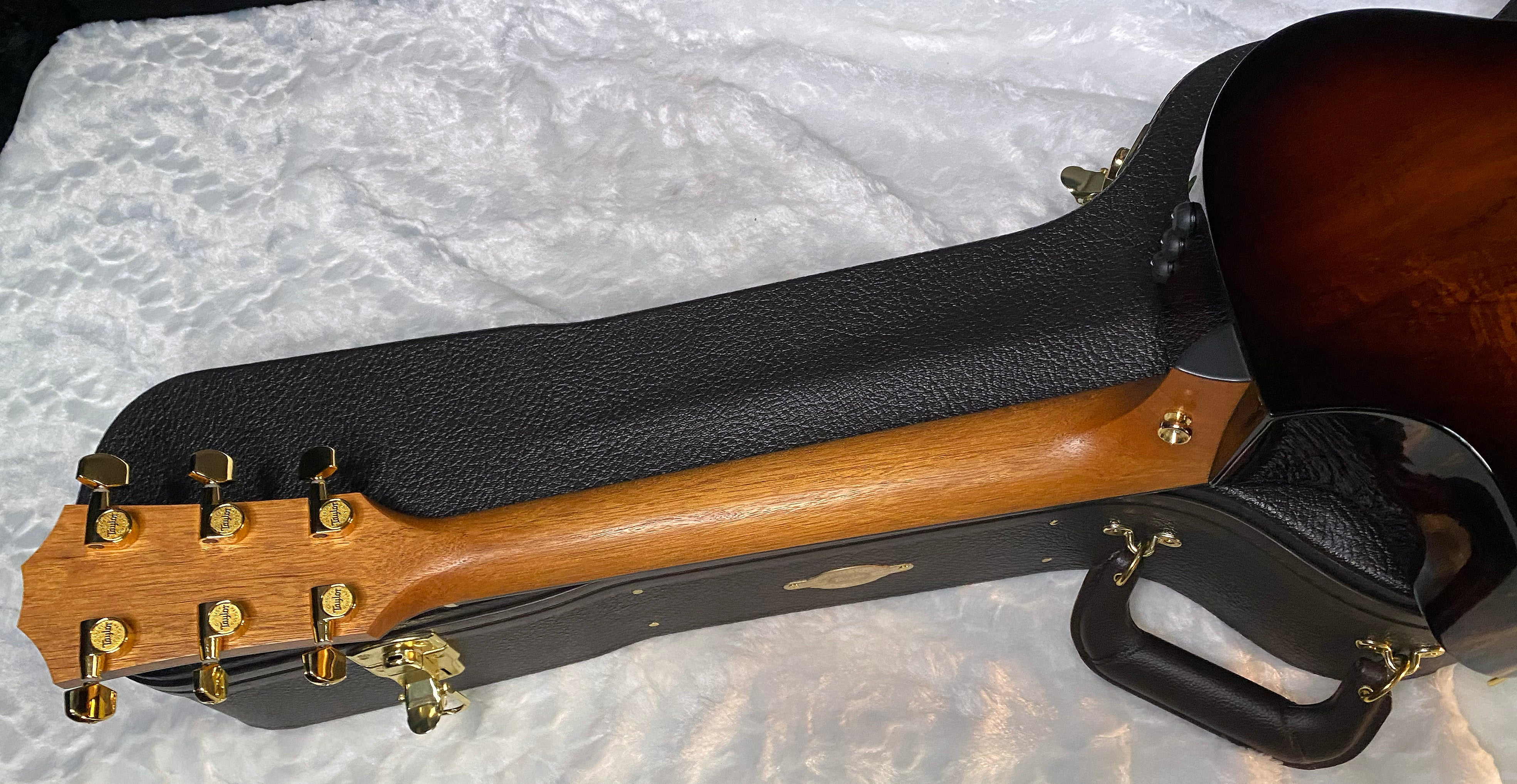 NEW! Taylor 222ce-K DLX Grand Concert Acoustic-Electric Guitar - Tobacco - 4.5lbs - Authorized Dealer - G06296