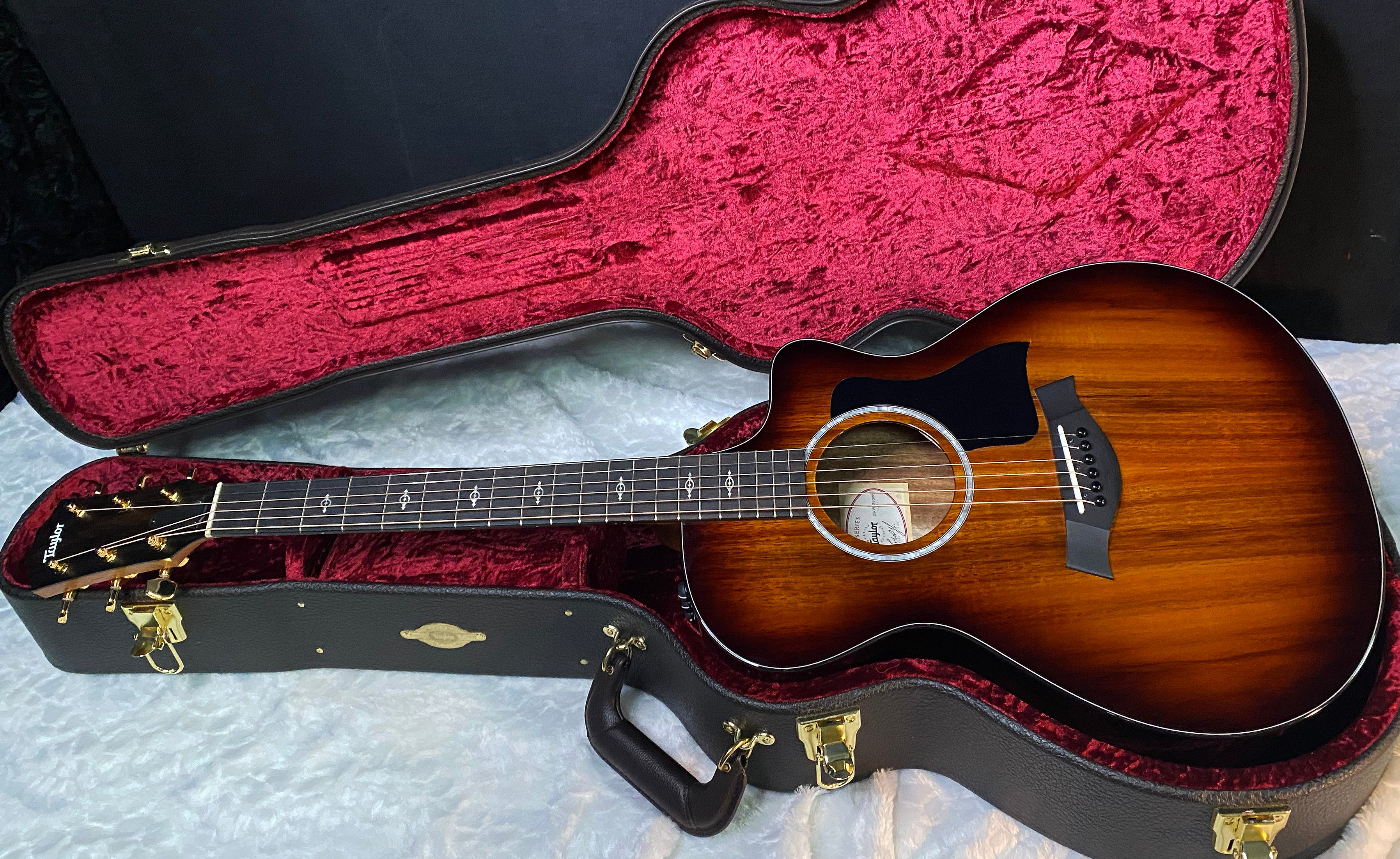 NEW! Taylor 222ce-K DLX Grand Concert Acoustic-Electric Guitar - Tobacco - 4.5lbs - Authorized Dealer - G06296