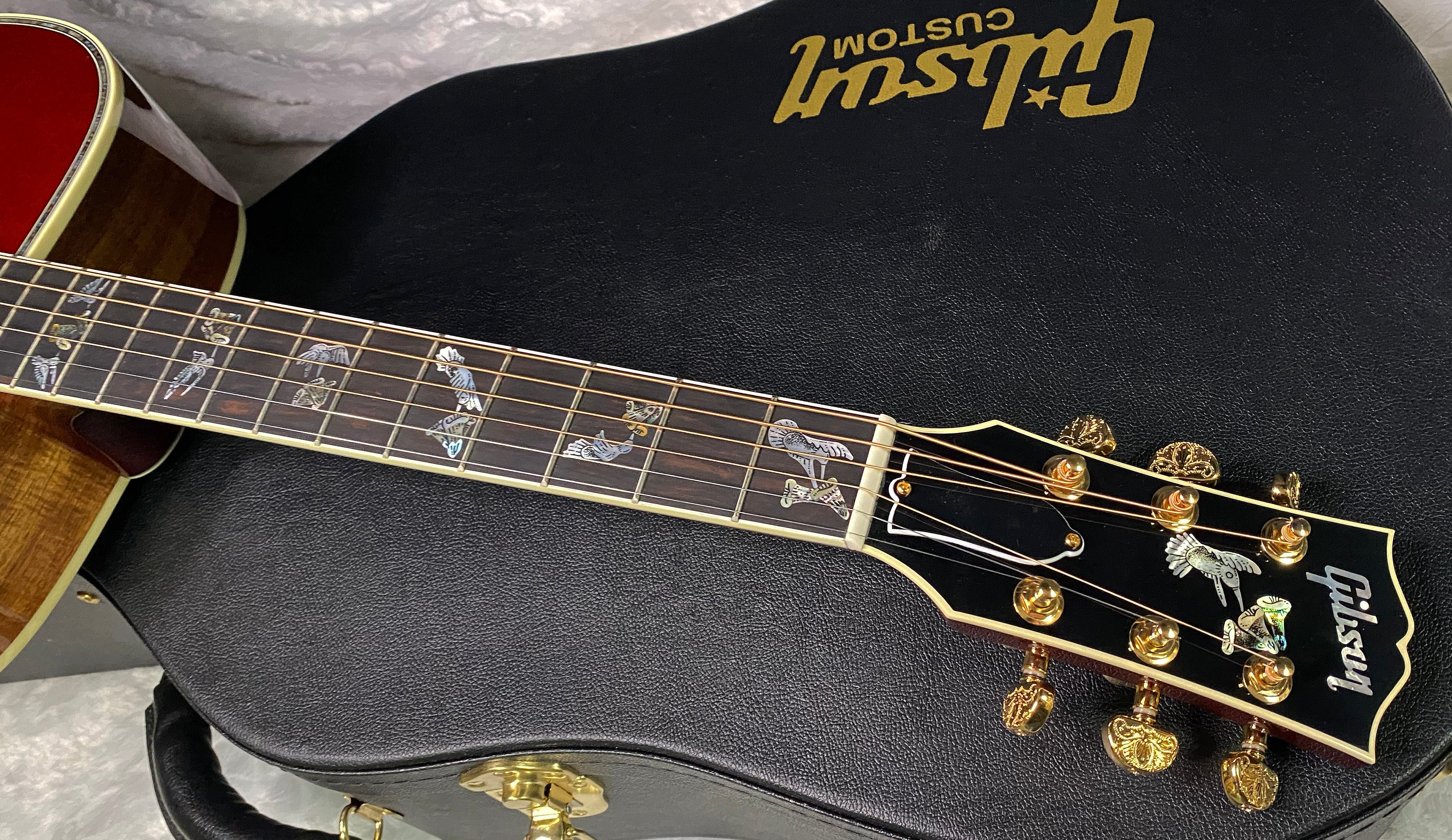 NEW! Gibson Hummingbird Custom Koa - Dealer Select - Autumnburst - Authorized Dealer - Custom Shop - 4.75 lbs - G07701