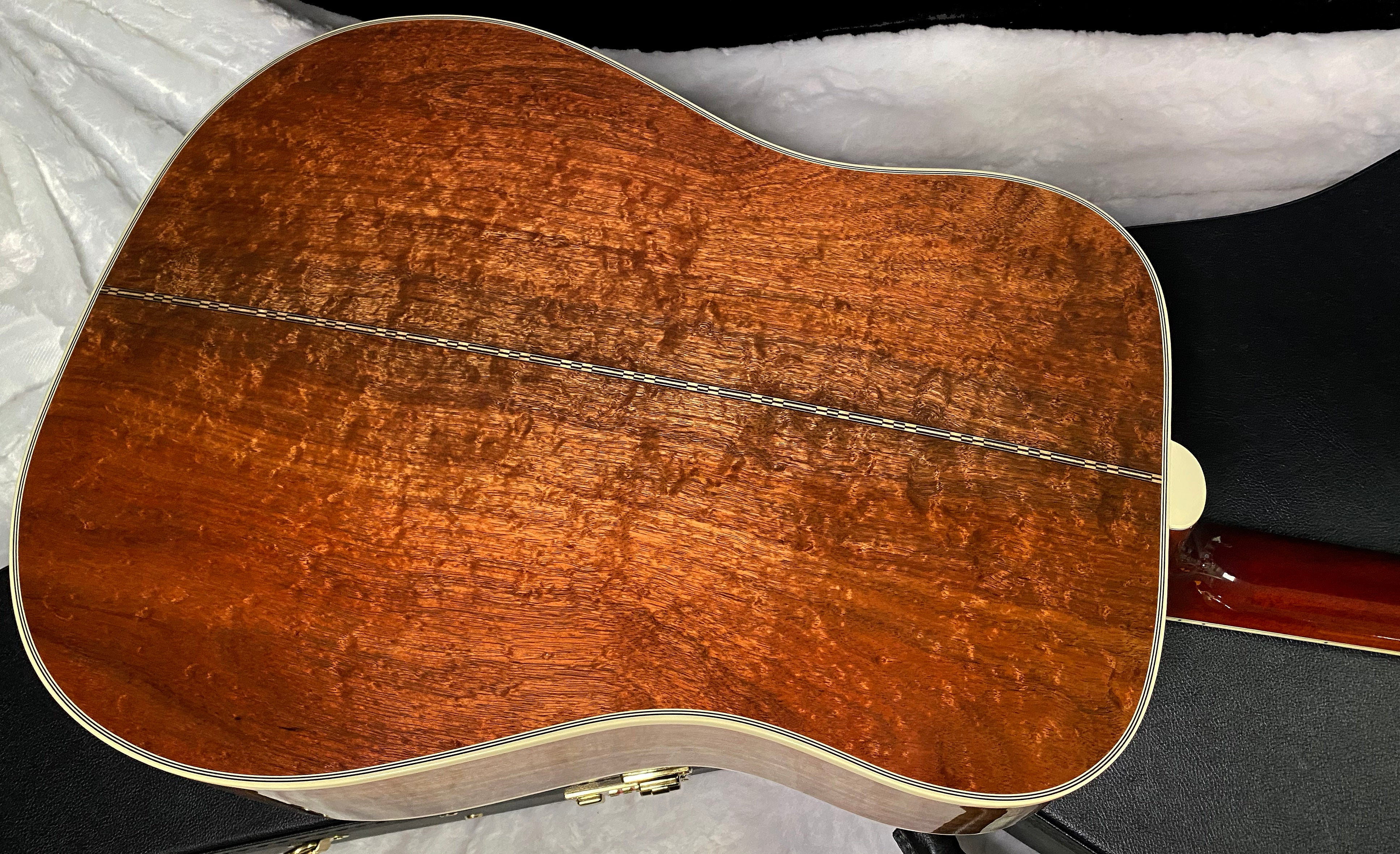 NEW! Gibson Hummingbird Custom Koa - Dealer Select - Autumnburst - Authorized Dealer - Custom Shop - 4.75 lbs - G07701