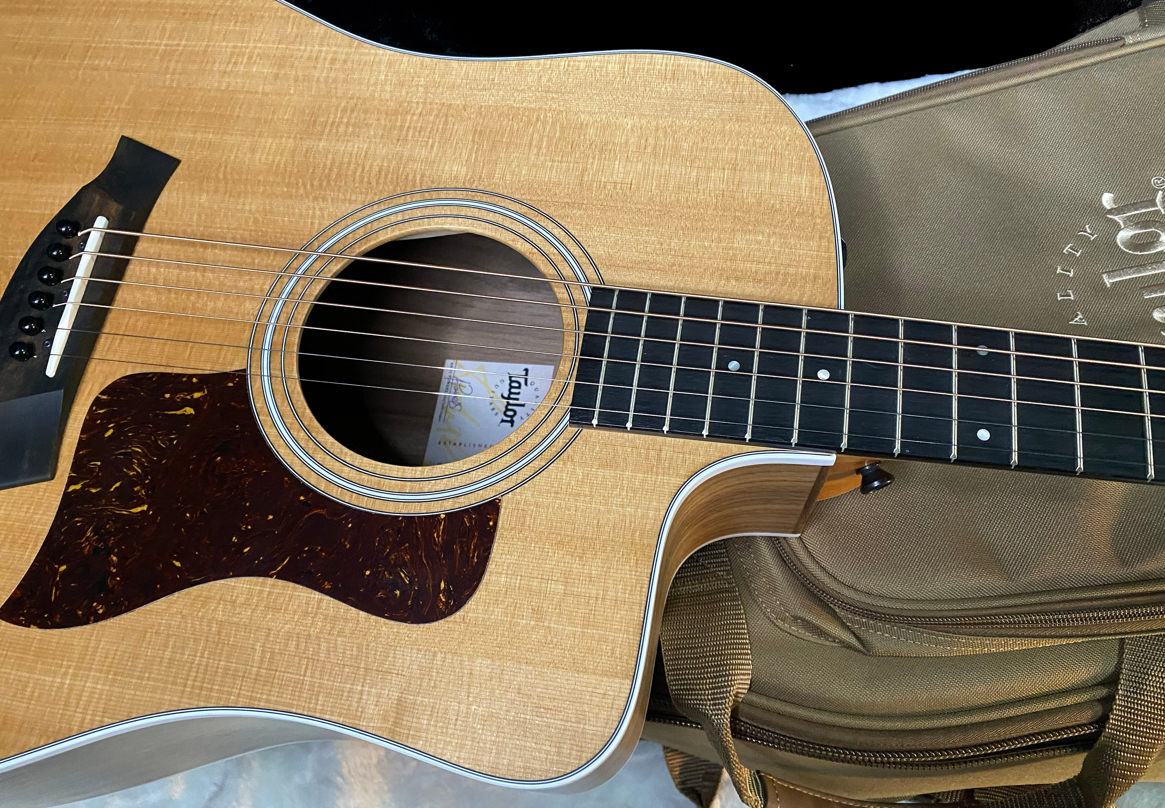 NEW! Taylor 214ce Grand Auditorium Acoustic-Electric Guitar Natural Finish - 4.4lbs - Authorized Dealer - G06229 (Copy)