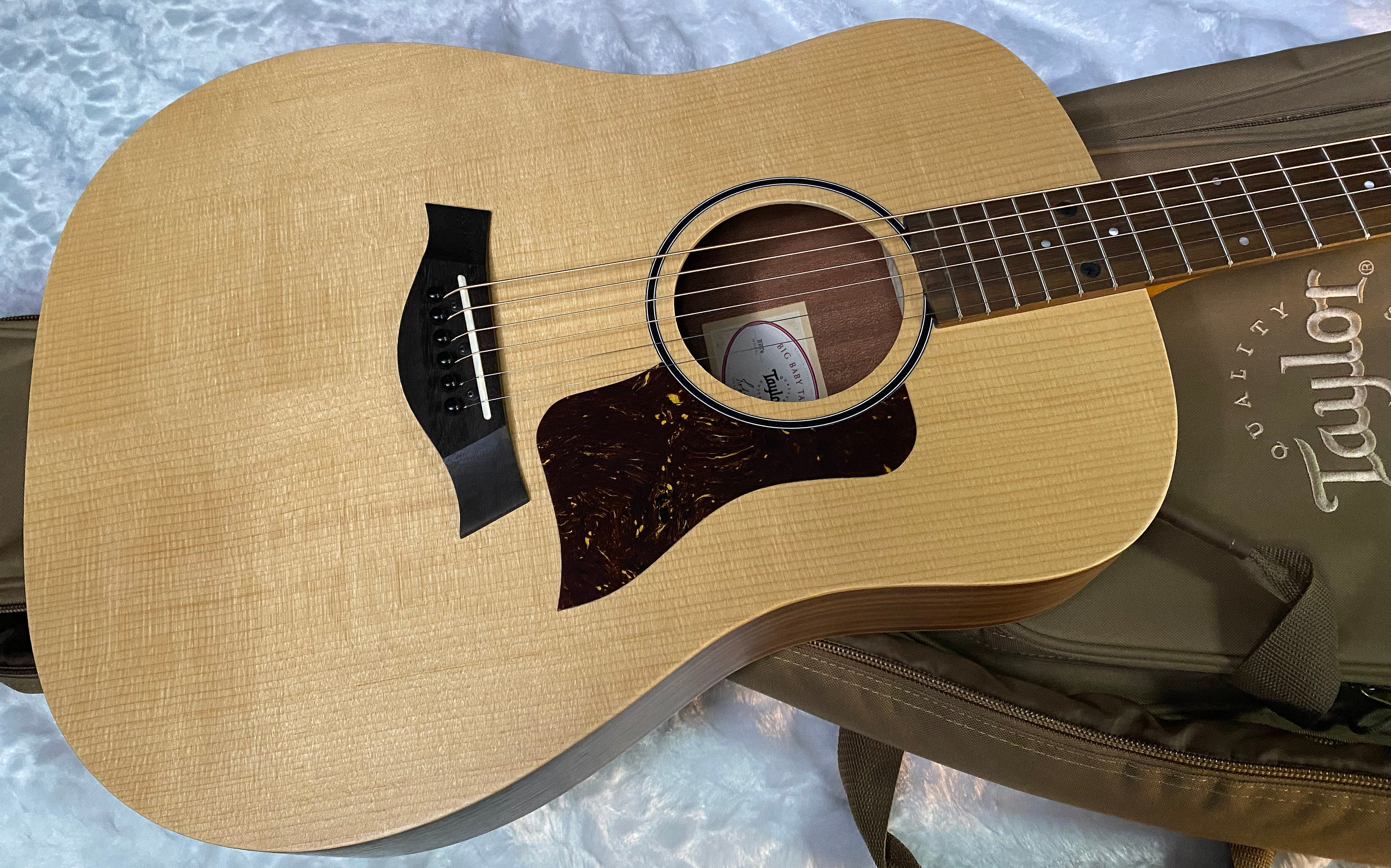 NEW! Taylor Big Baby Taylor BBTe Acoustic-electric Guitar - Natural Sitka Spruce - 3.95lbs - Authorized Dealer - G06244