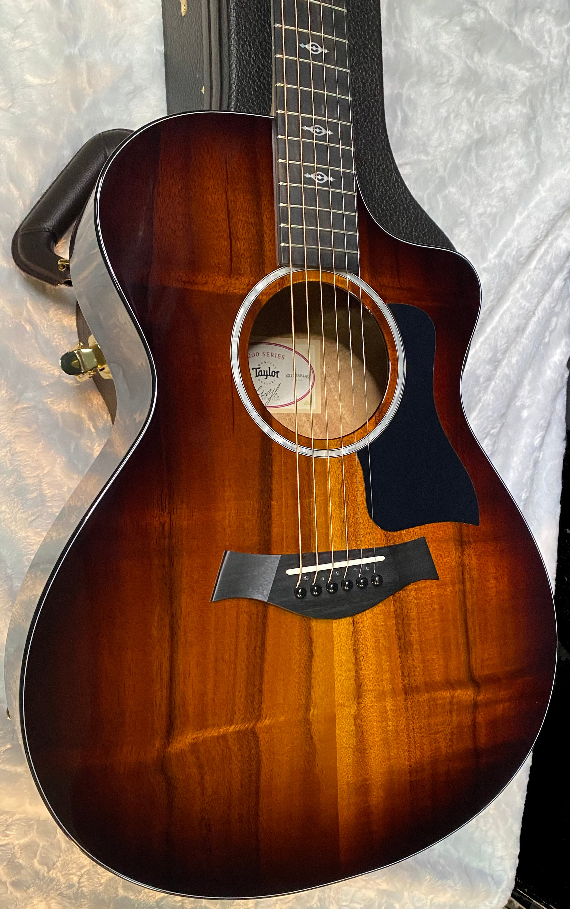 NEW! Taylor 222ce-K DLX Grand Concert Acoustic-Electric Guitar - Tobacco - 4.45lbs - Authorized Dealer - G06254