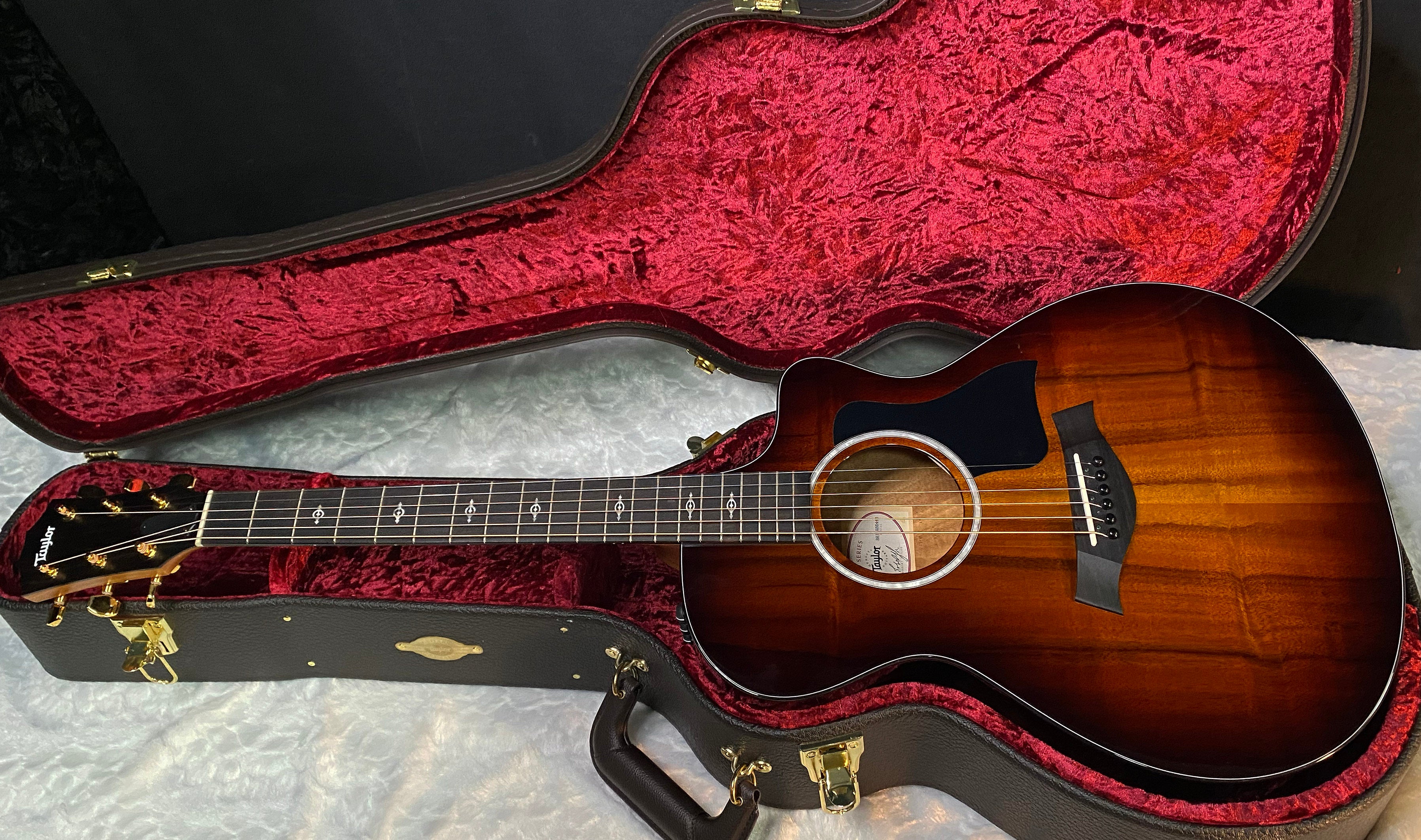 NEW! Taylor 222ce-K DLX Grand Concert Acoustic-Electric Guitar - Tobacco - 4.45lbs - Authorized Dealer - G06254