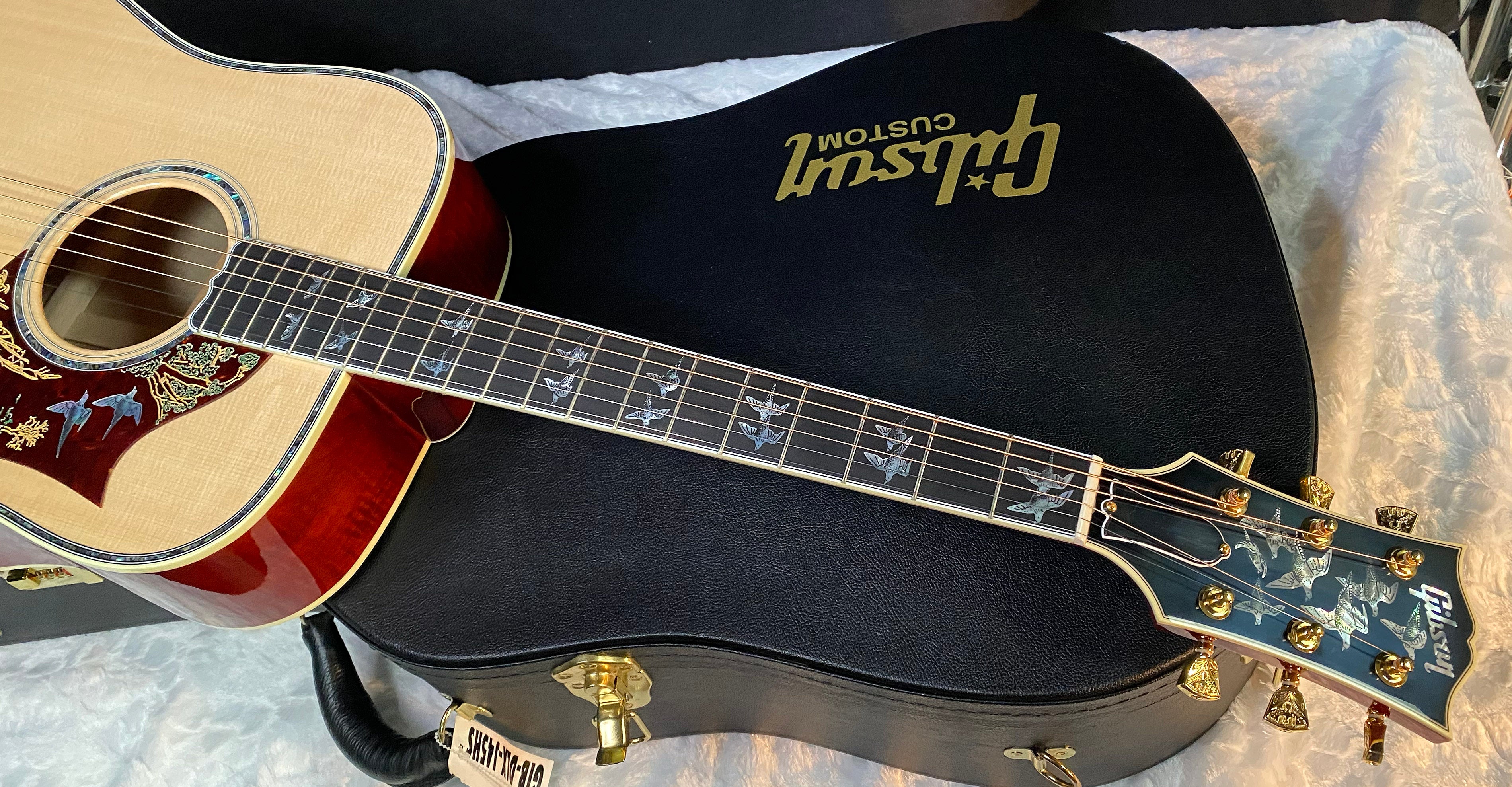 NEW! Gibson Custom Shop Dove - Doves In Flight - Authorized Dealer - 5.1 lbs - G06040