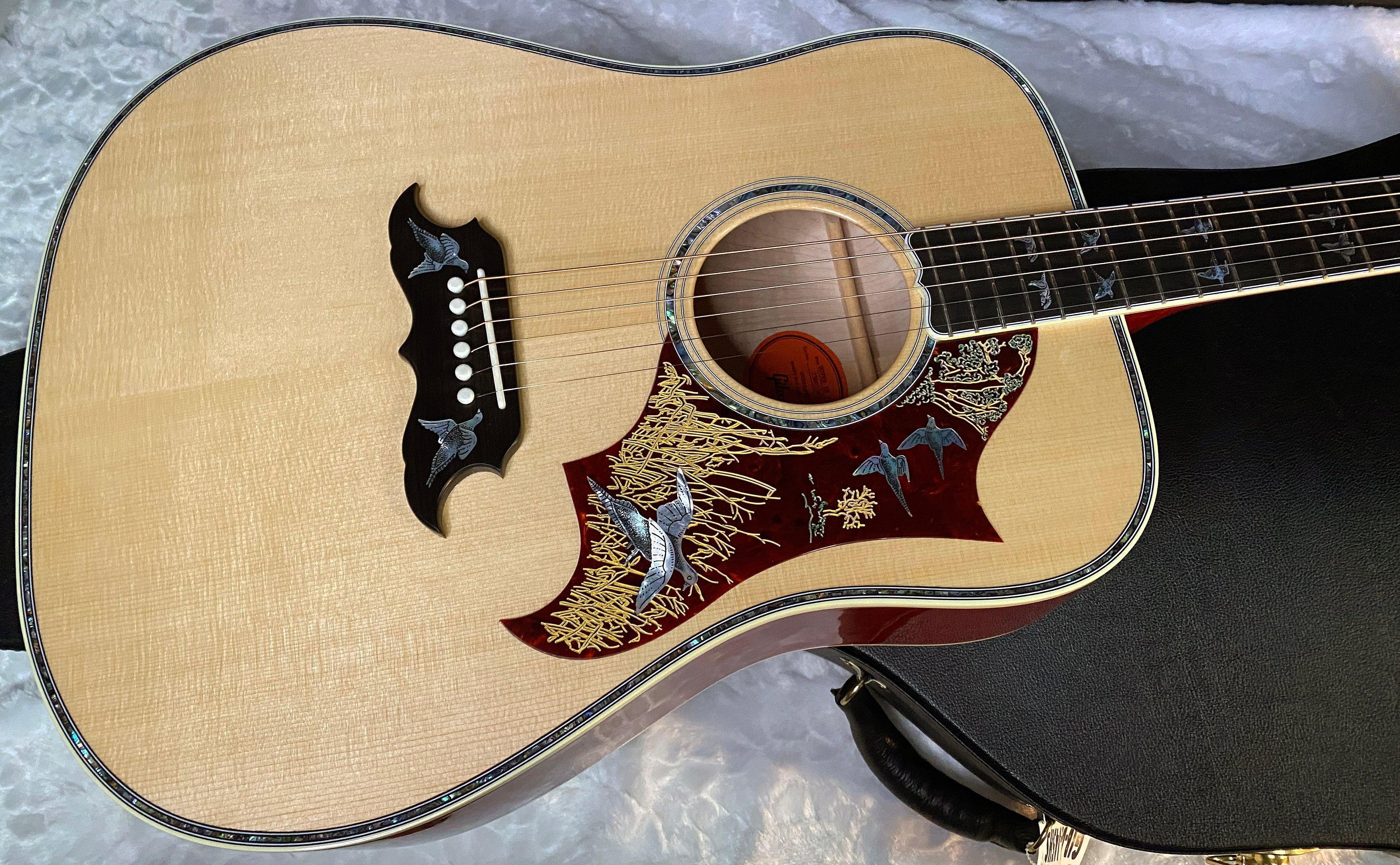 NEW! Gibson Custom Shop Dove - Doves In Flight - Authorized Dealer - 5.1 lbs - G06040