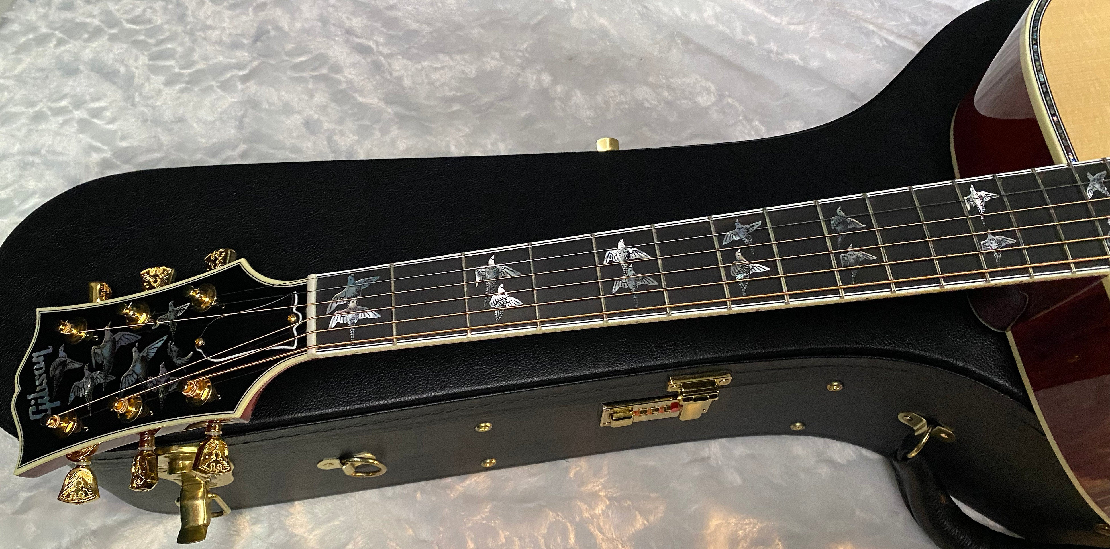 NEW! Gibson Custom Shop Dove - Doves In Flight - Authorized Dealer - 5.1 lbs - G06040