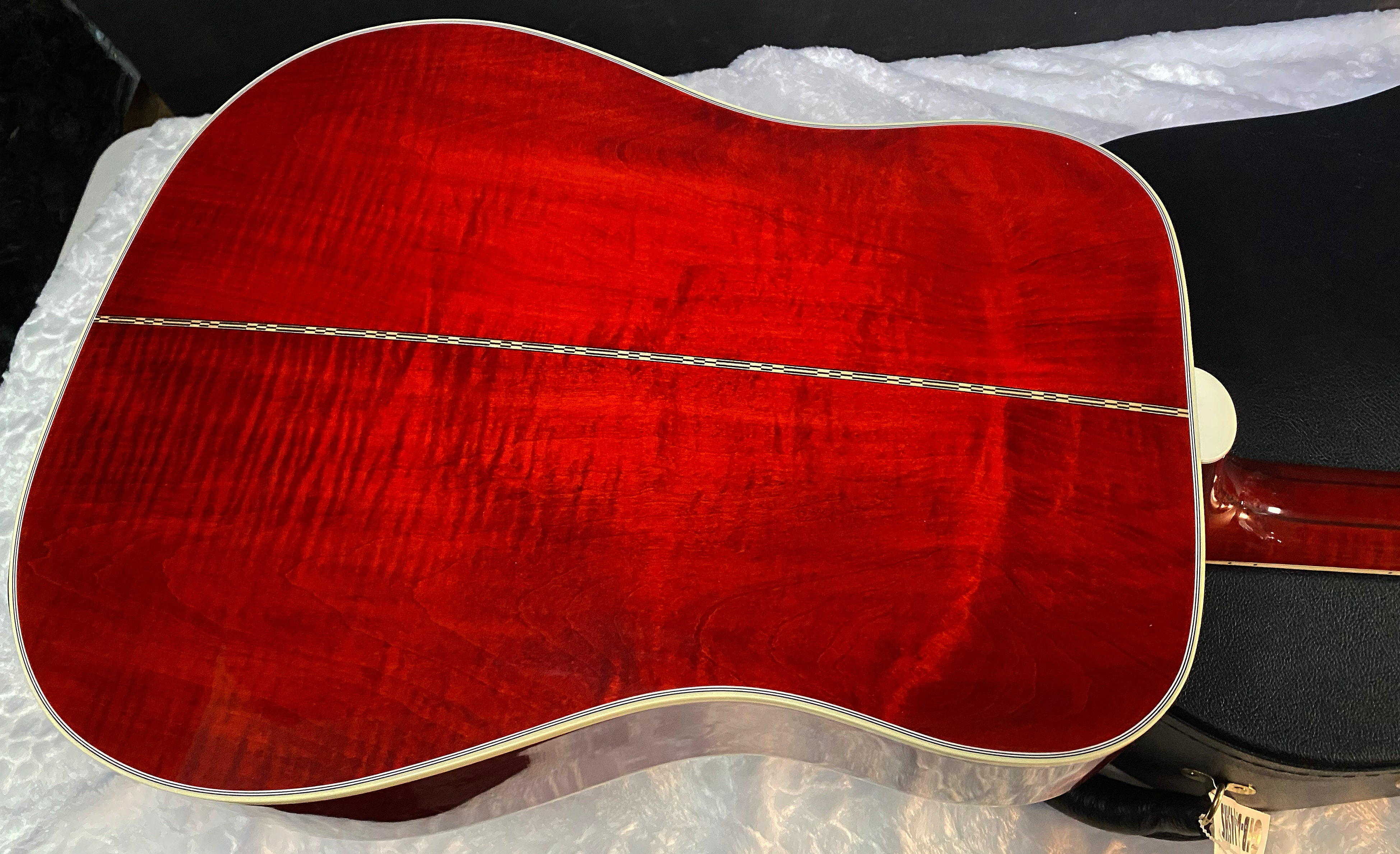 NEW! Gibson Custom Shop Dove - Doves In Flight - Authorized Dealer - 5.1 lbs - G06040