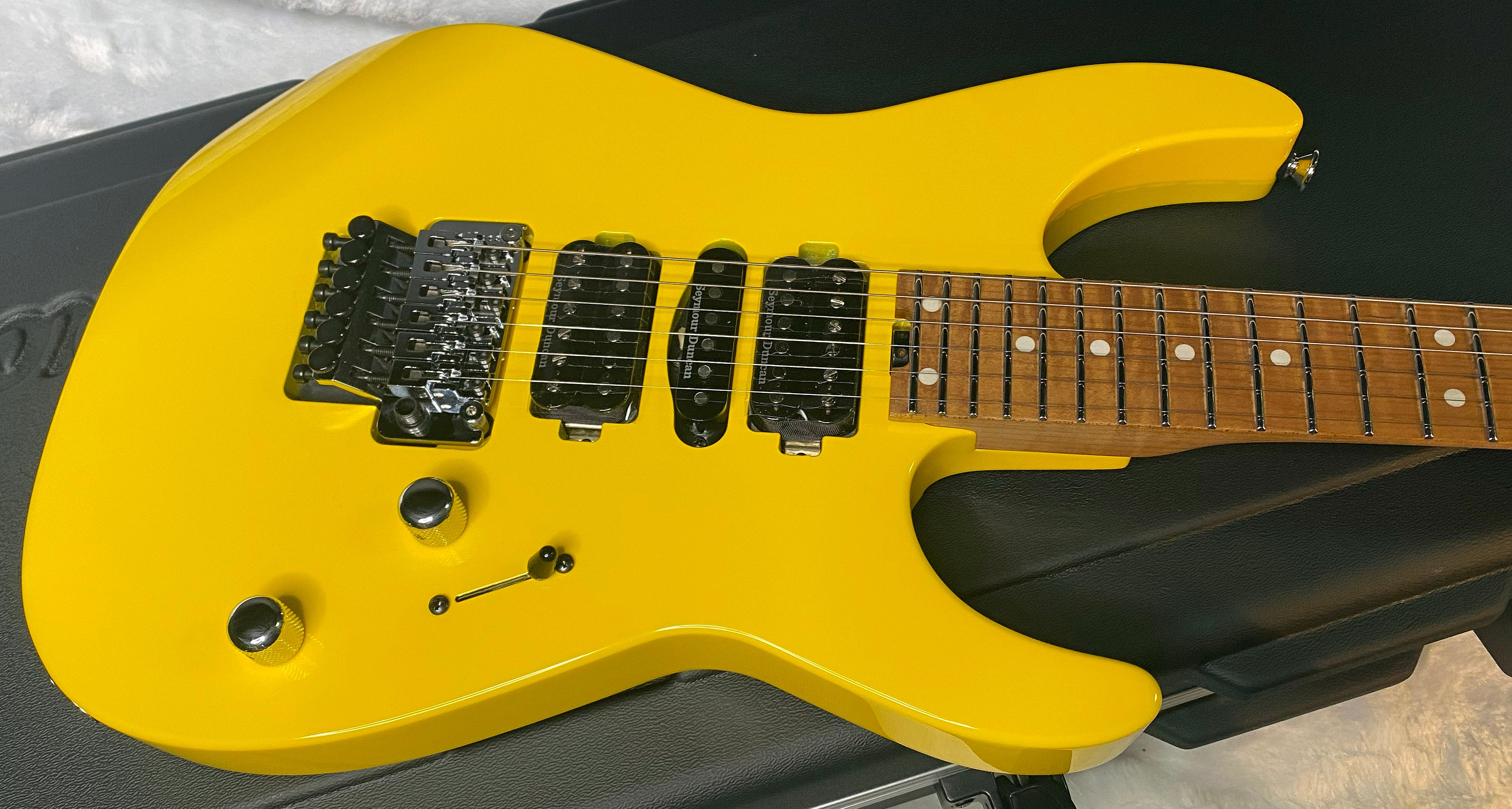 NEW ! Jackson Custom Shop Dinky HSH - Roasted Maple Neck & Fretboard - DK - Graffiti Yellow - Authorized Dealer - 8.1 lbs - G06967