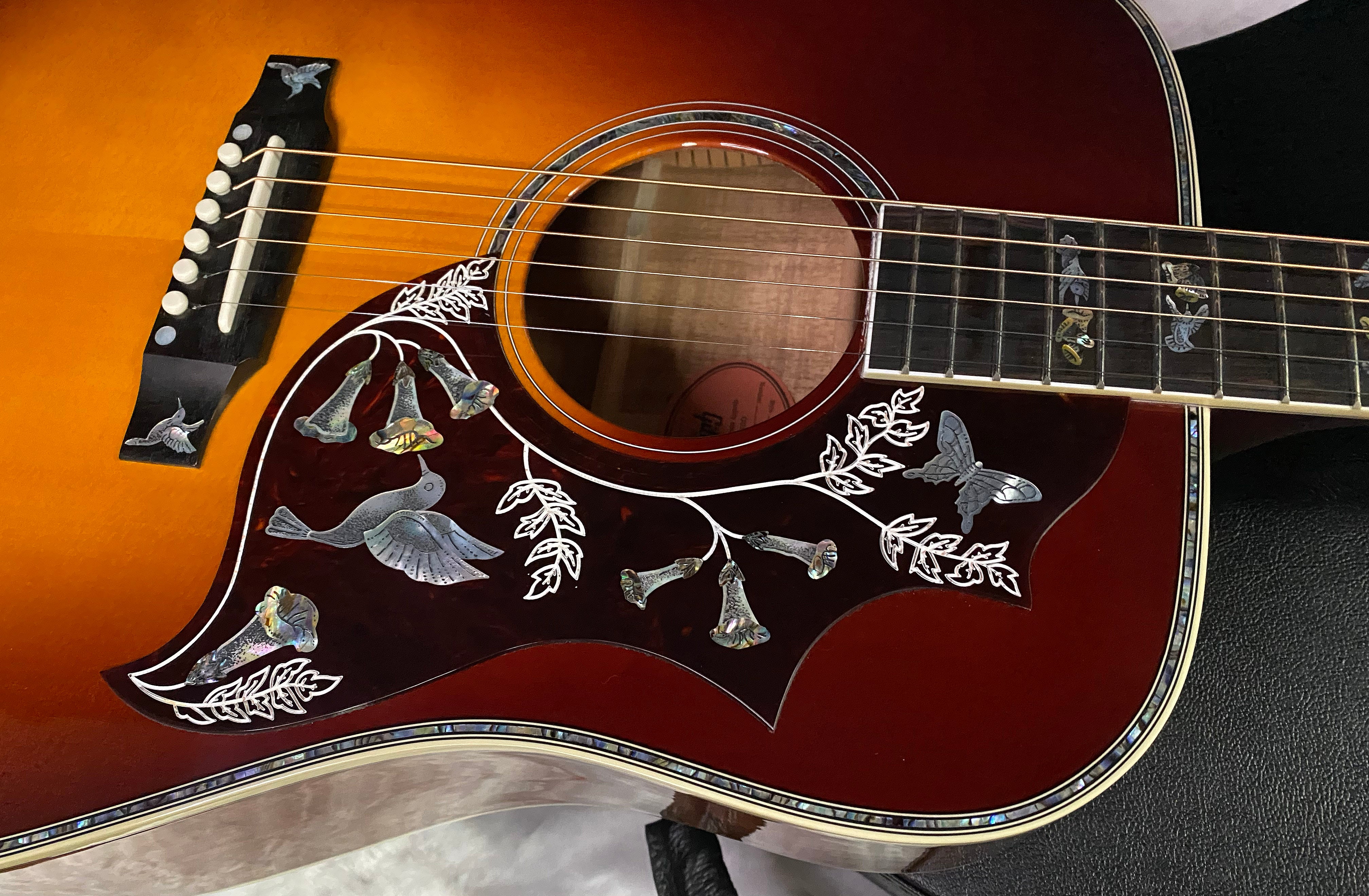 NEW! Gibson Hummingbird Custom Koa - Dealer Select - Autumnburst - Authorized Dealer - Custom Shop - 4.6 lbs - G07696
