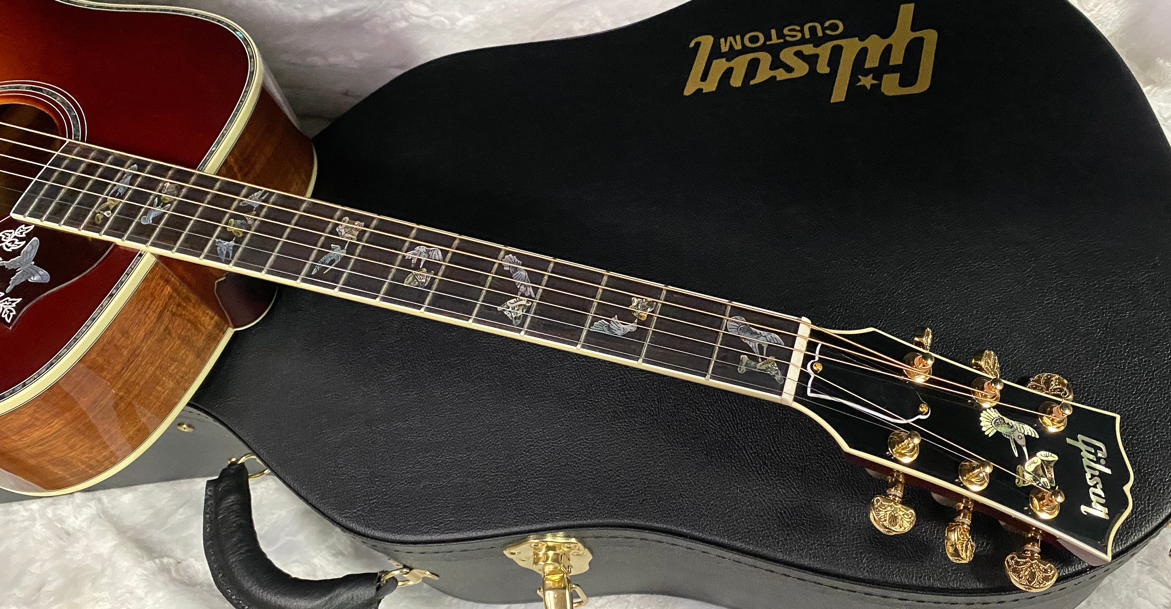 NEW! Gibson Hummingbird Custom Koa - Dealer Select - Autumnburst - Authorized Dealer - Custom Shop - 4.6 lbs - G07696