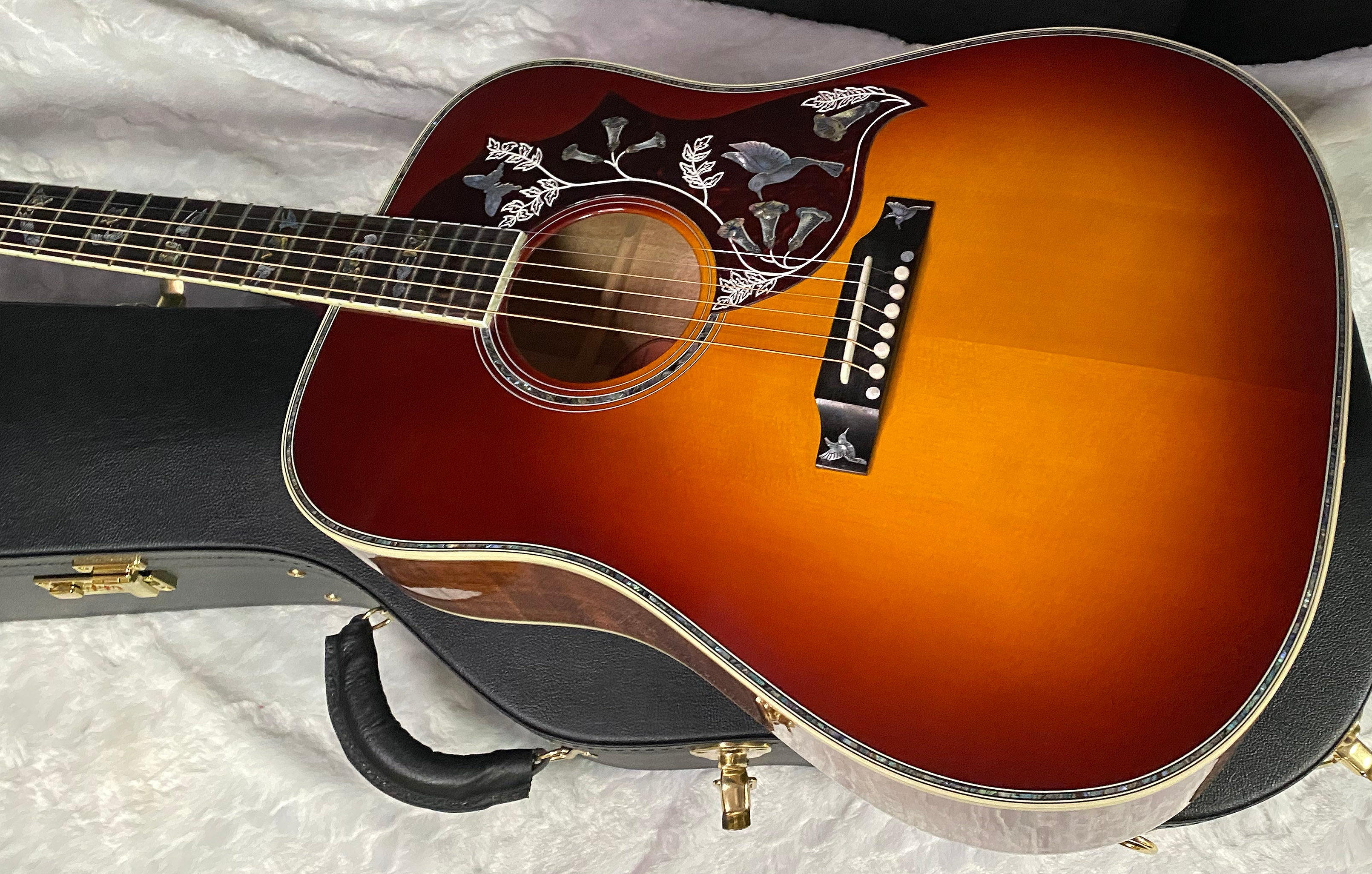 NEW! Gibson Hummingbird Custom Koa - Dealer Select - Autumnburst - Authorized Dealer - Custom Shop - 4.6 lbs - G07696