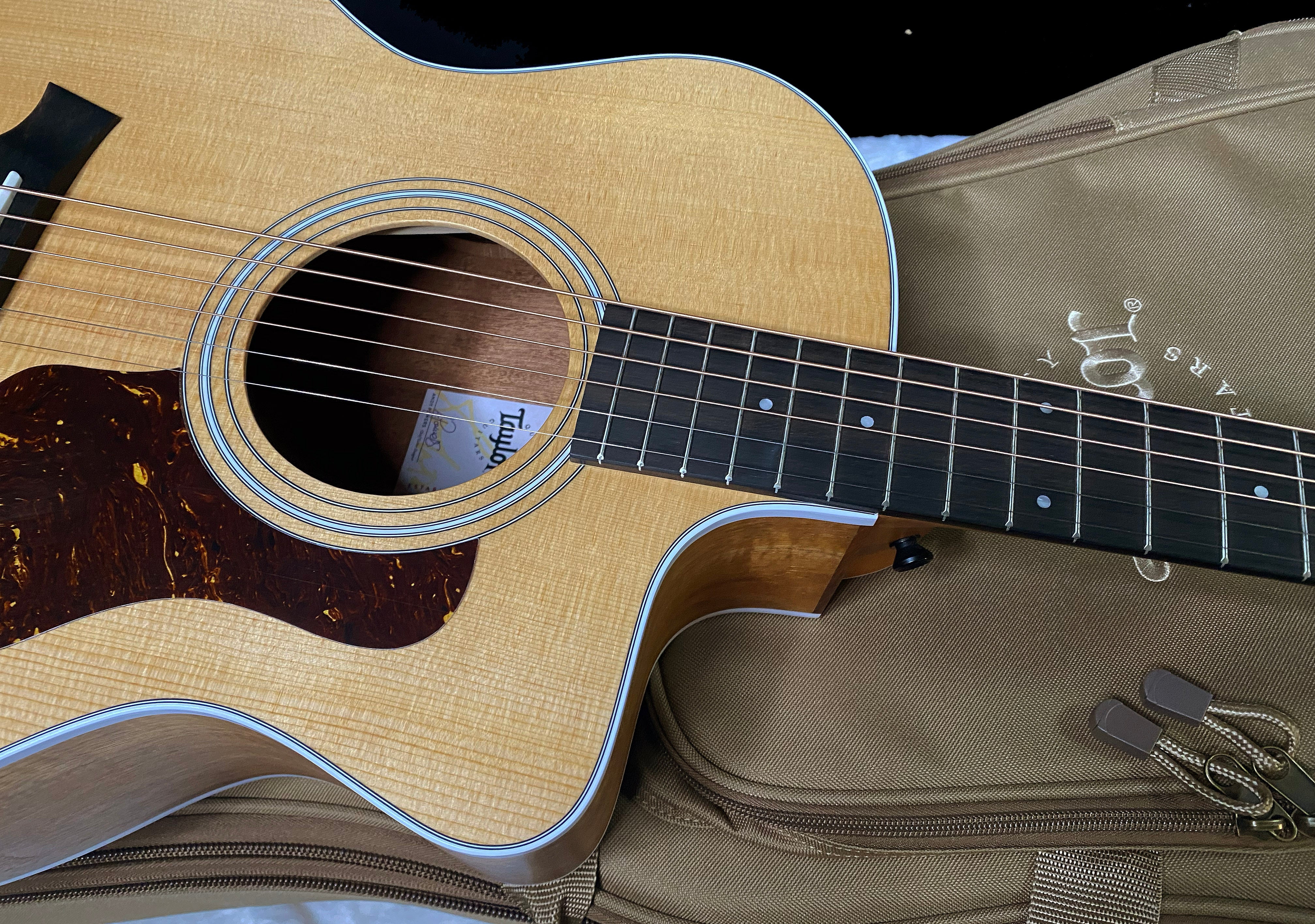 NEW! Taylor 214ce-K Koa Grand Auditorium Acoustic-Electric Guitar Natural Finish - 4.4lbs - Authorized Dealer - G06282