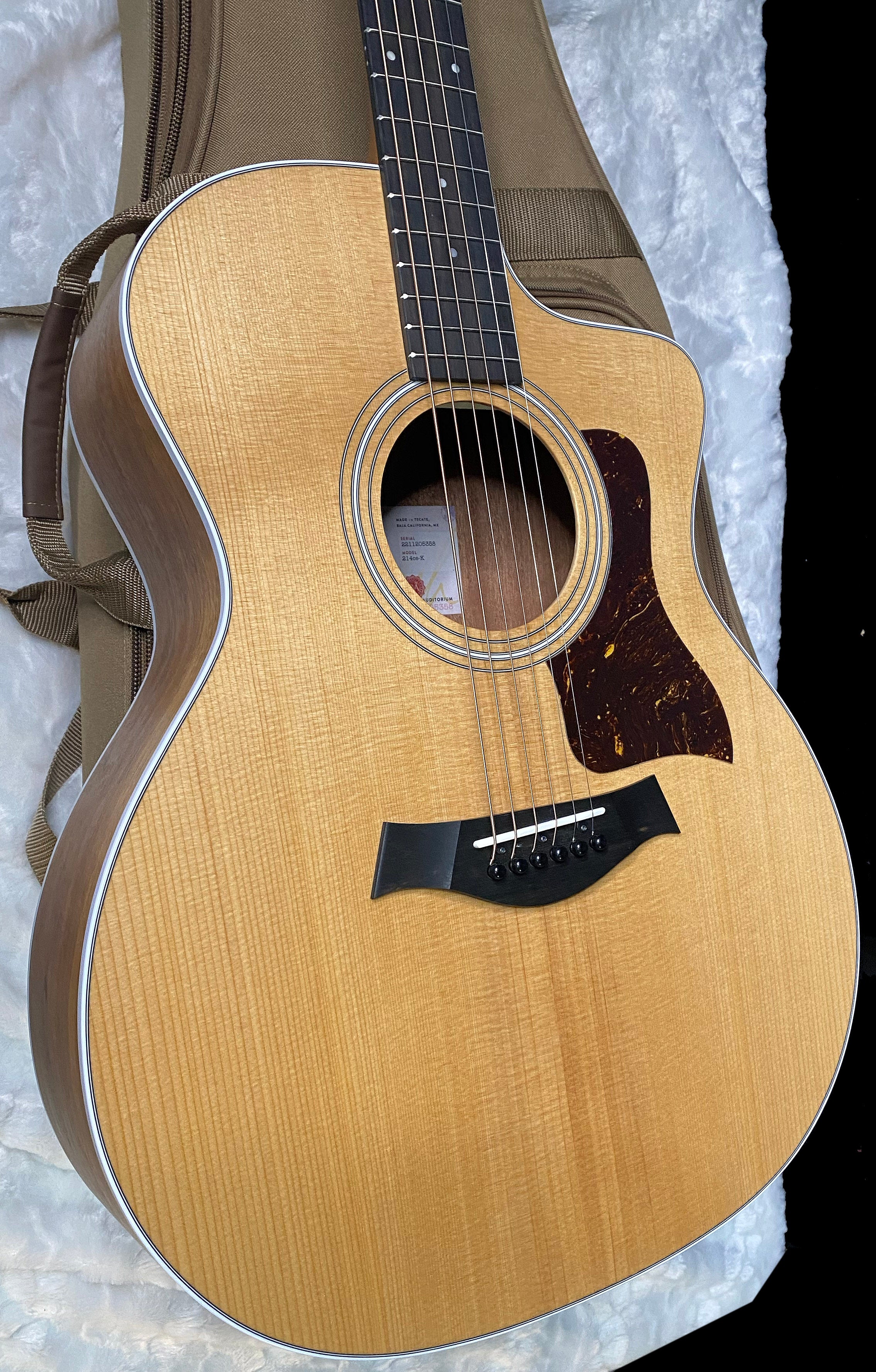 NEW! Taylor 214ce-K Koa Grand Auditorium Acoustic-Electric Guitar Natural Finish - 4.4lbs - Authorized Dealer - G06282