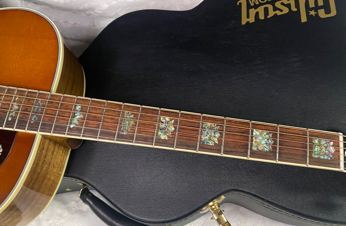 NEW! ! Gibson Custom Acoustic SJ-200 Elegant Koa Acoustic-Electric Guitar - Honey Burst - Authorized Dealer - 5.25 lbs - G07704