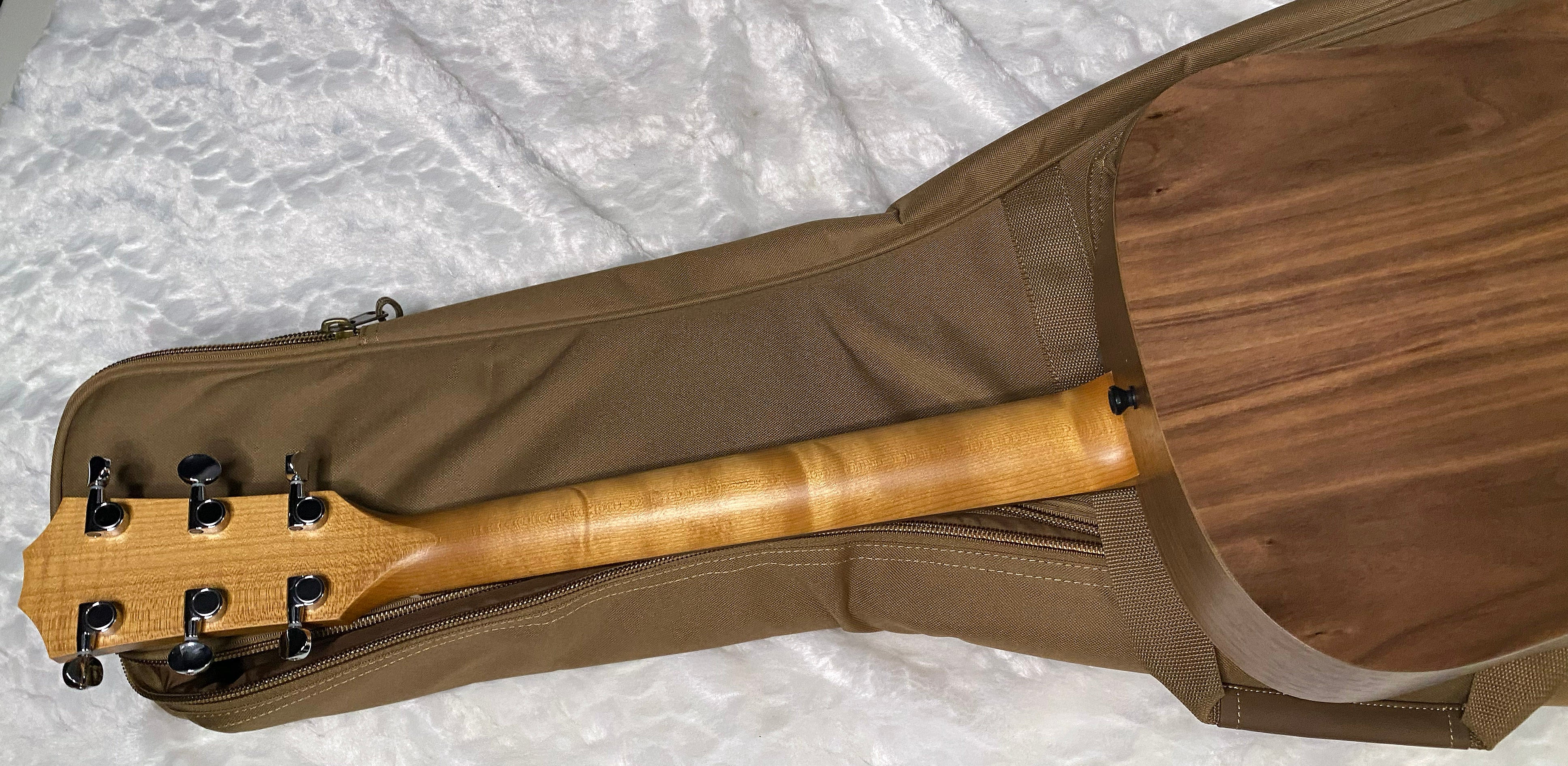 NEW! Taylor Big Baby Taylor BBT - Natural - 3.75lbs - Authorized Dealer - G06201