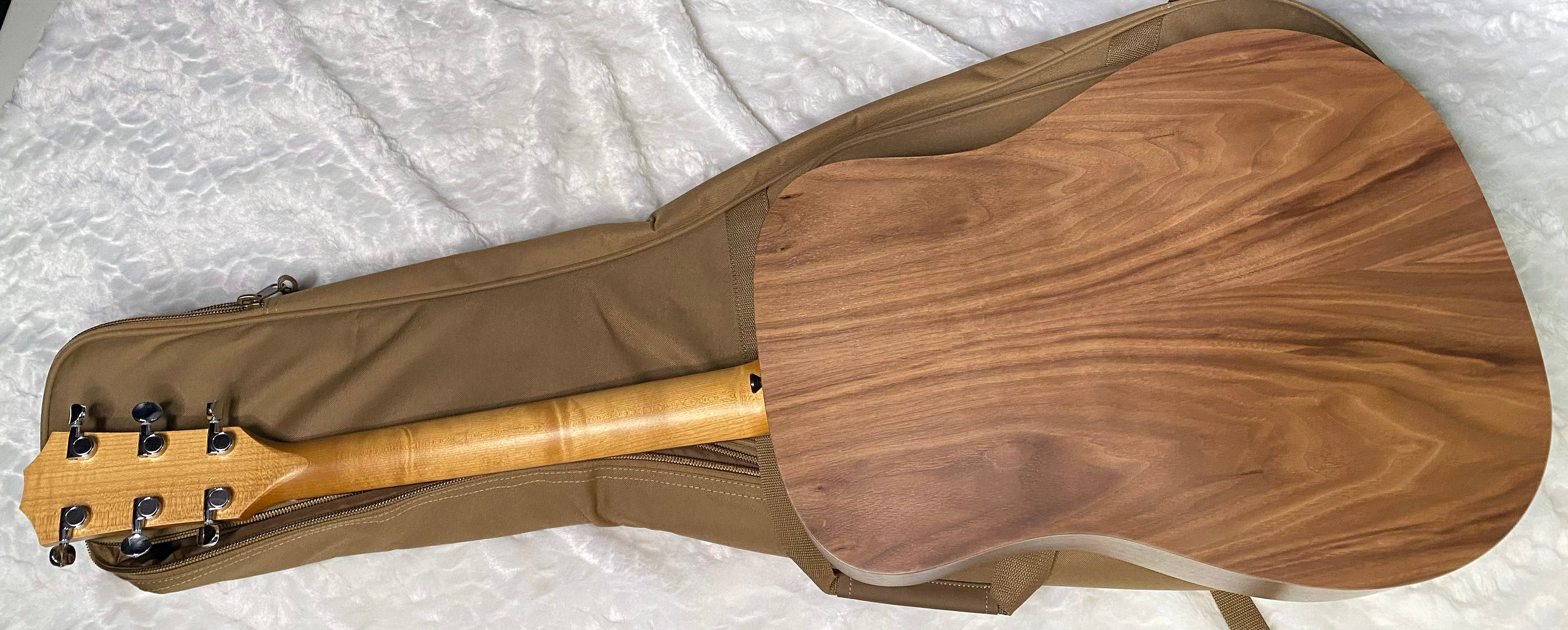 NEW! Taylor Big Baby Taylor BBT - Natural - 3.75lbs - Authorized Dealer - G06201