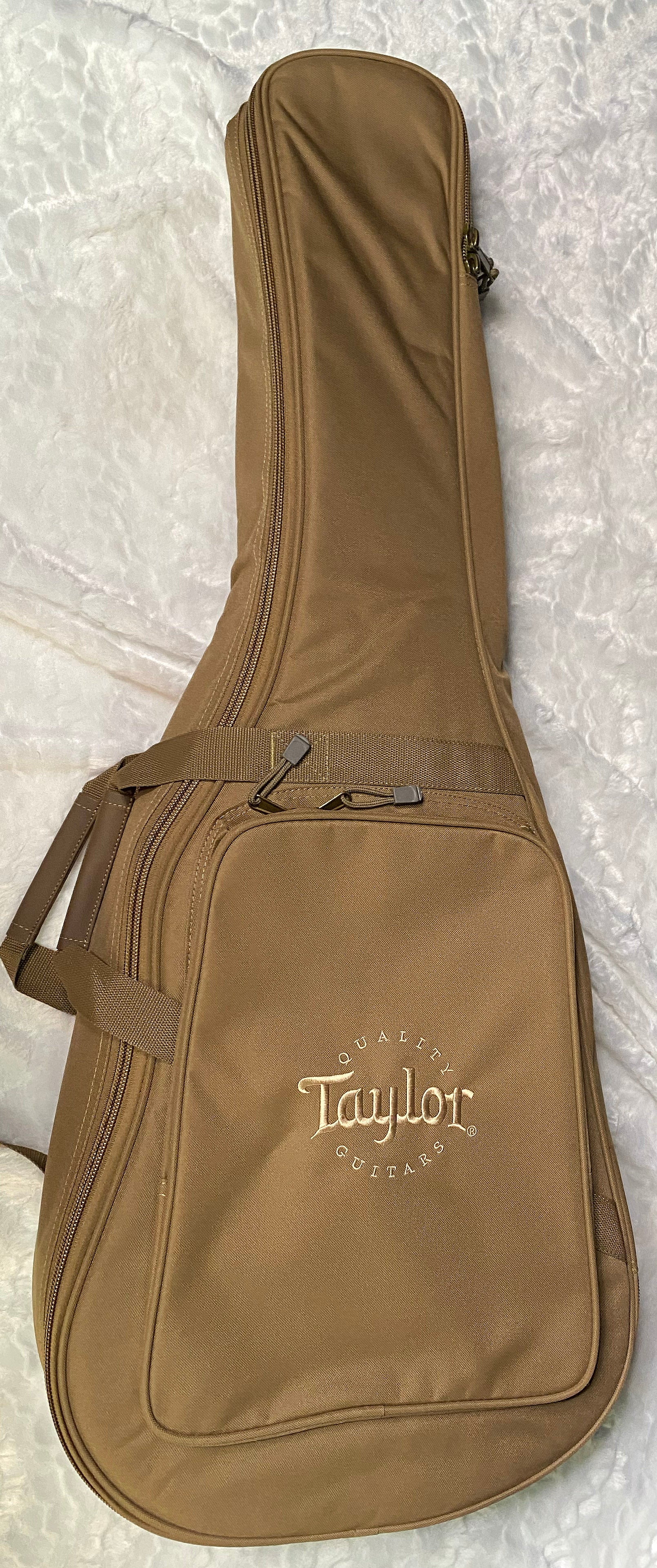 NEW! Taylor Big Baby Taylor BBT - Natural - 3.75lbs - Authorized Dealer - G06201