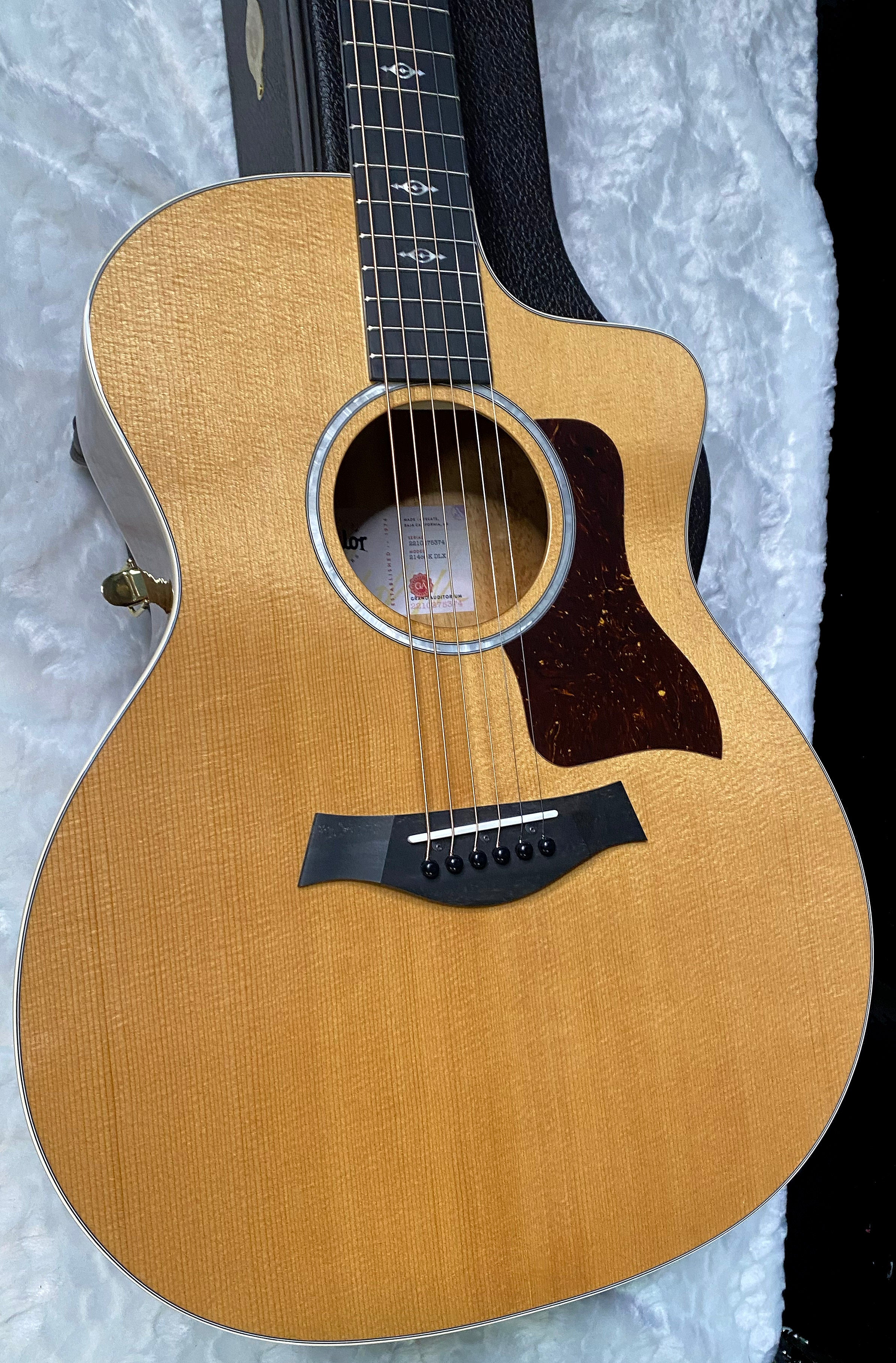 Taylor 214ce-K DLX Koa Grand Auditorium Acoustic-Electric Guitar Natural Finish - 4.65lbs - Authorized Dealer - G06230