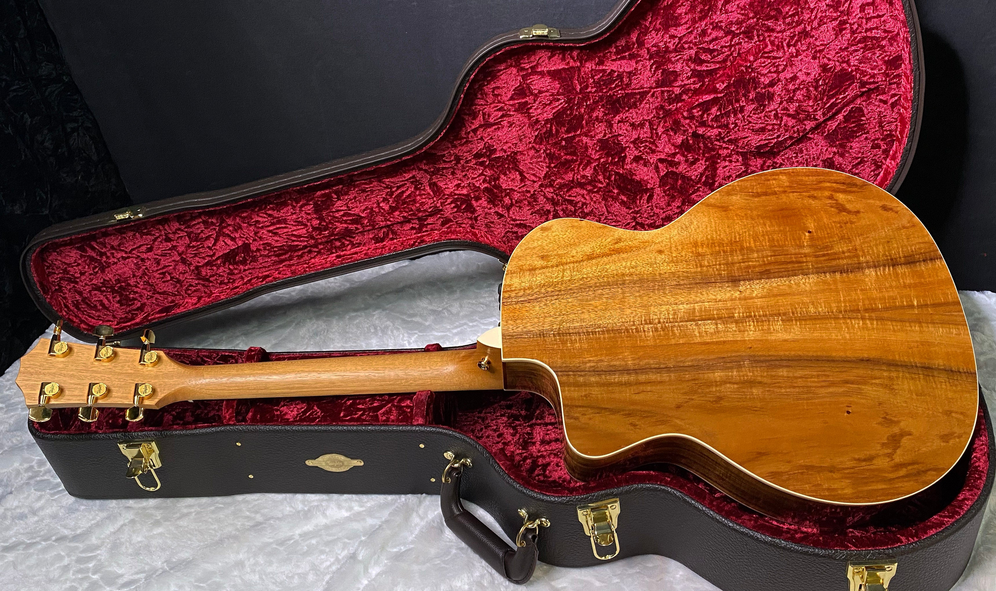 Taylor 214ce-K DLX Koa Grand Auditorium Acoustic-Electric Guitar Natural Finish - 4.65lbs - Authorized Dealer - G06230