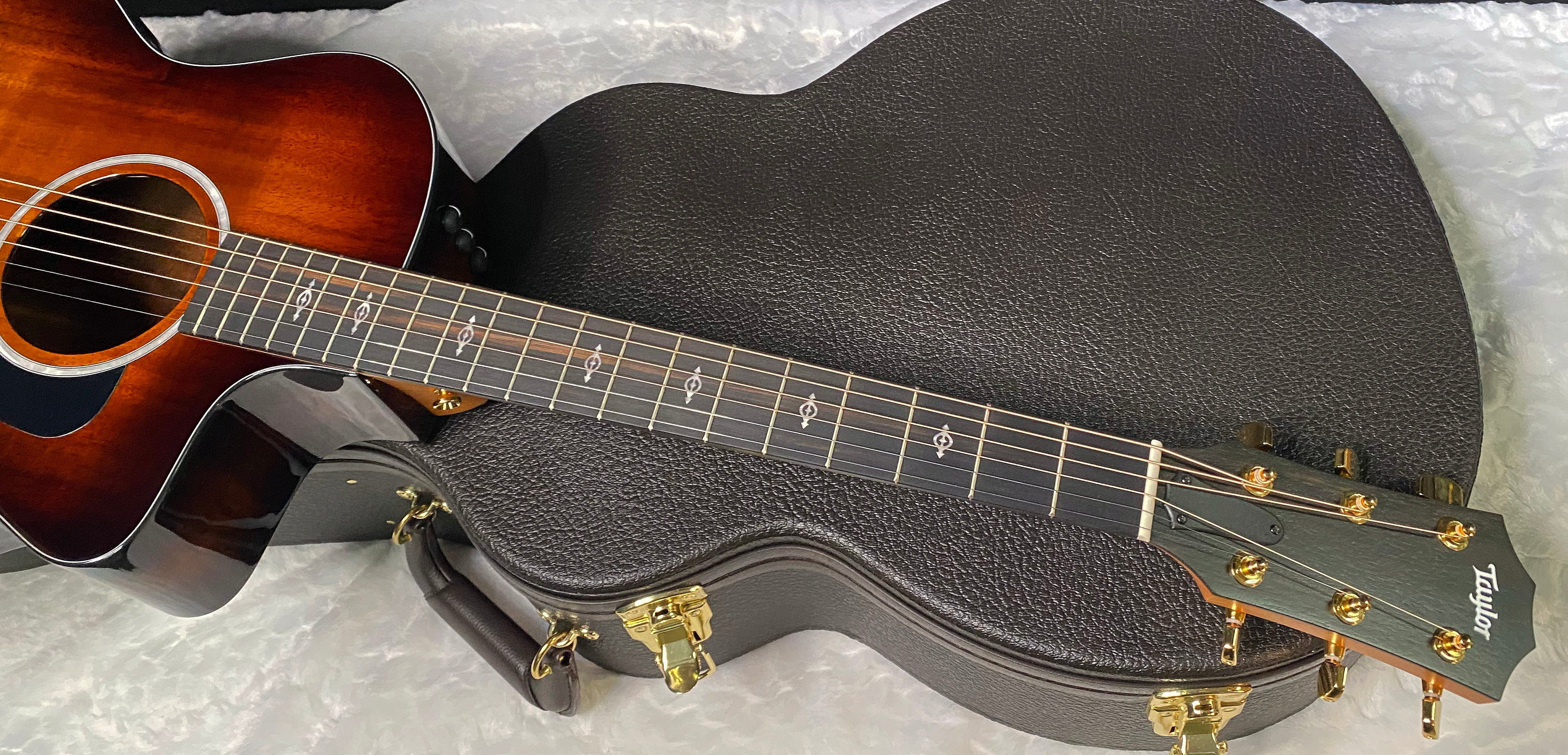 NEW! Taylor 224ce-K DLX Grand Auditorium Acoustic-Electric Guitar - Tobacco - 4.8lbs - Authorized Dealer - G06222