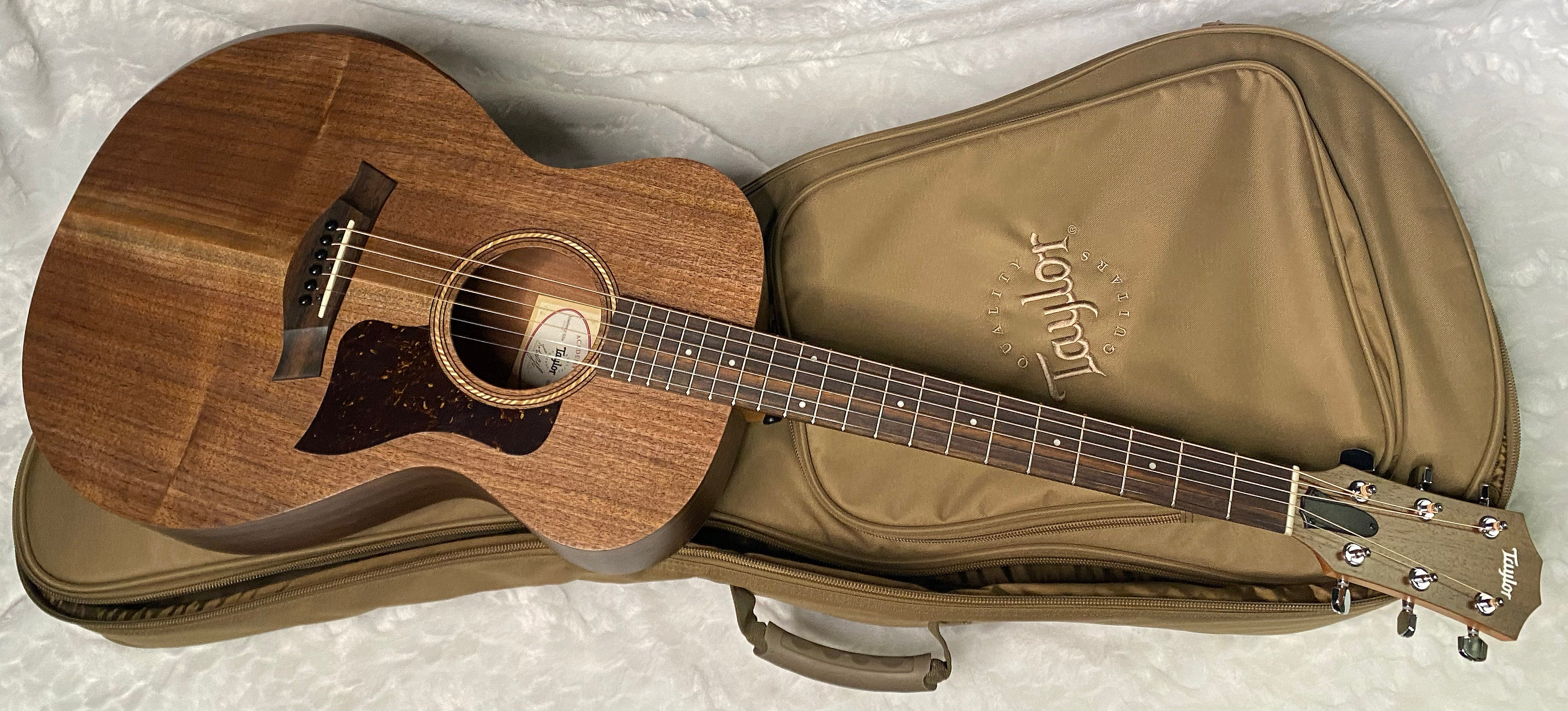 NEW! Taylor - Academy 22e Acoustic-electric Guitar - Natural - 4.25lbs - Authorized Dealer - G06270