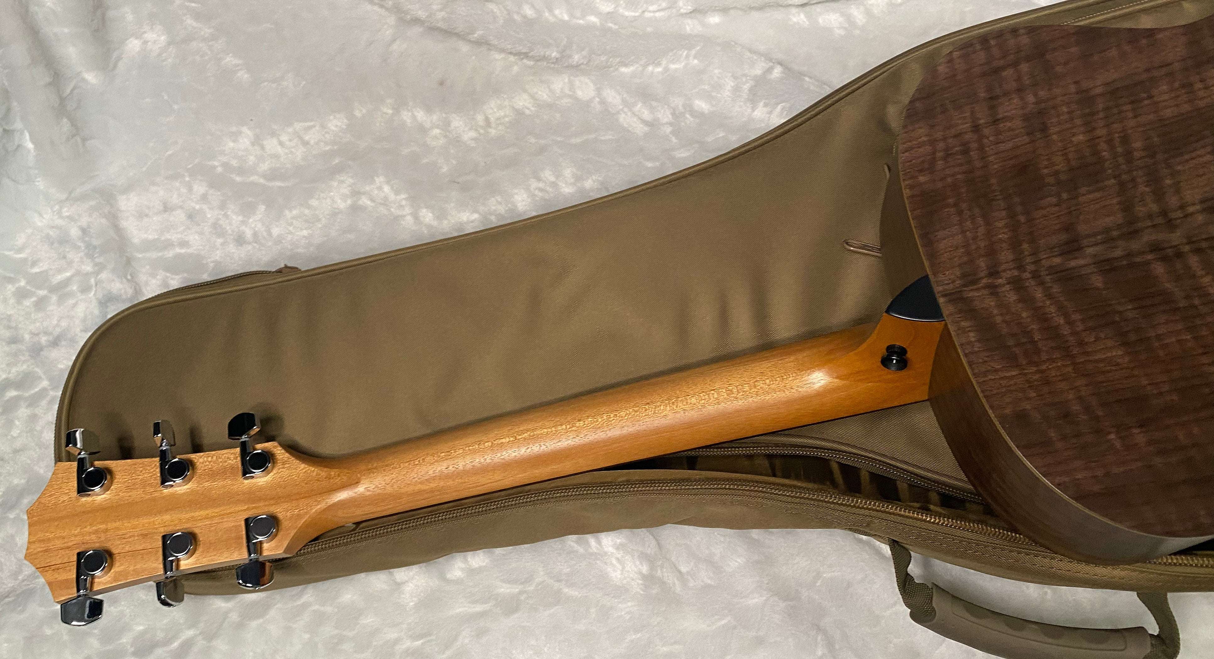 NEW! Taylor - Academy 22e Acoustic-electric Guitar - Natural - 4.25lbs - Authorized Dealer - G06270