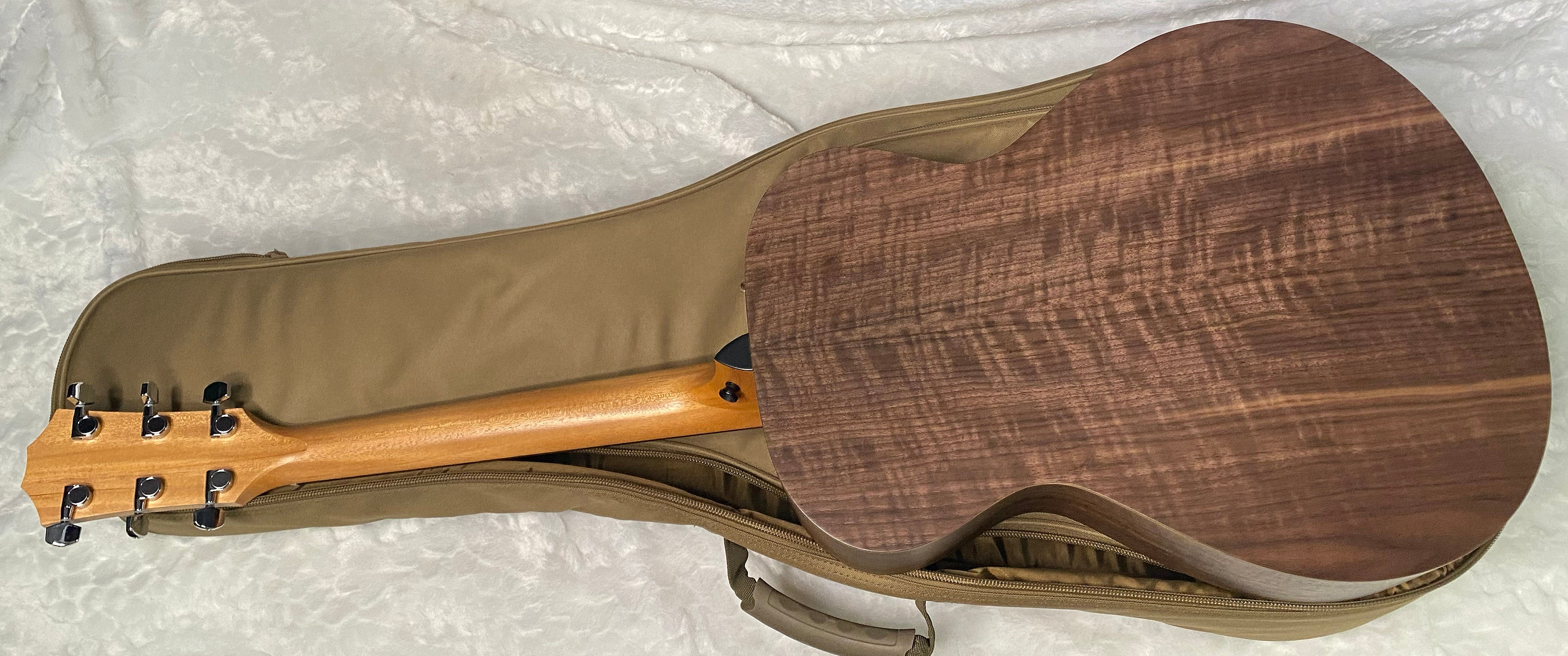 NEW! Taylor - Academy 22e Acoustic-electric Guitar - Natural - 4.25lbs - Authorized Dealer - G06270