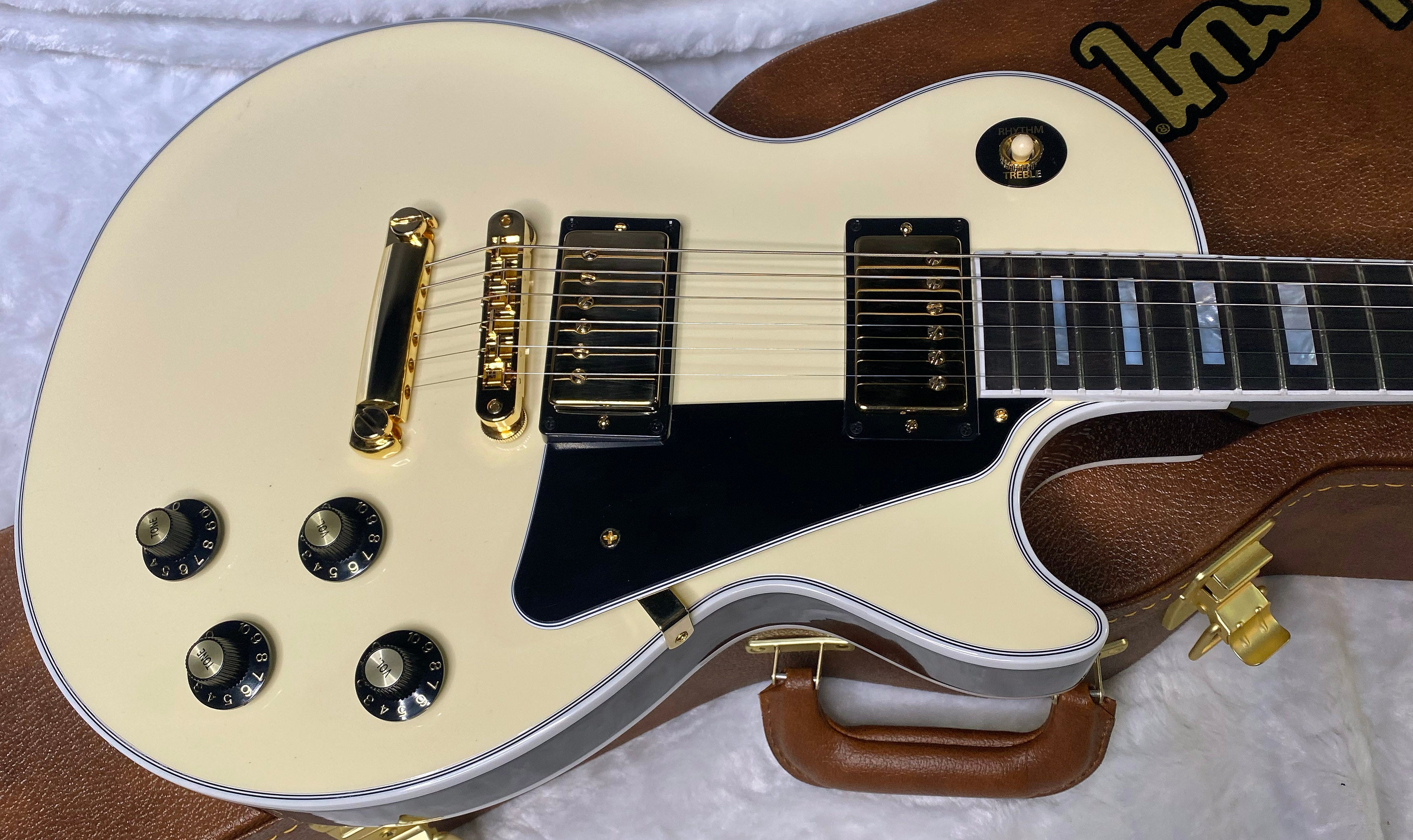 NEW! Gibson USA Les Paul Custom 70s - Buttercream - Weighs in at a staggering 11.4lbs! - Authorized Dealer - G06992