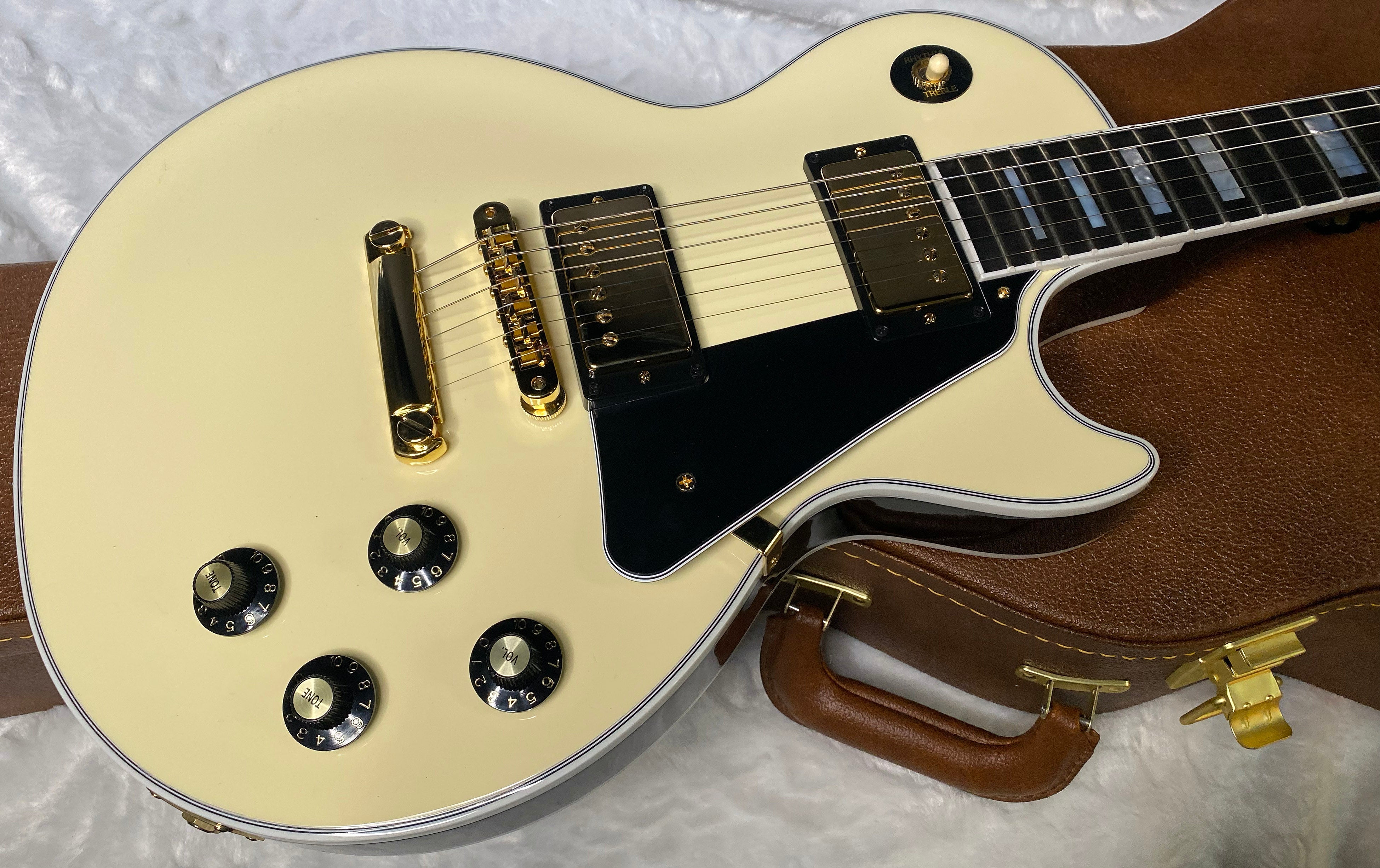 NEW! Gibson USA Les Paul Custom 70s - Buttercream - Weighs in at a staggering 11.4lbs! - Authorized Dealer - G06992