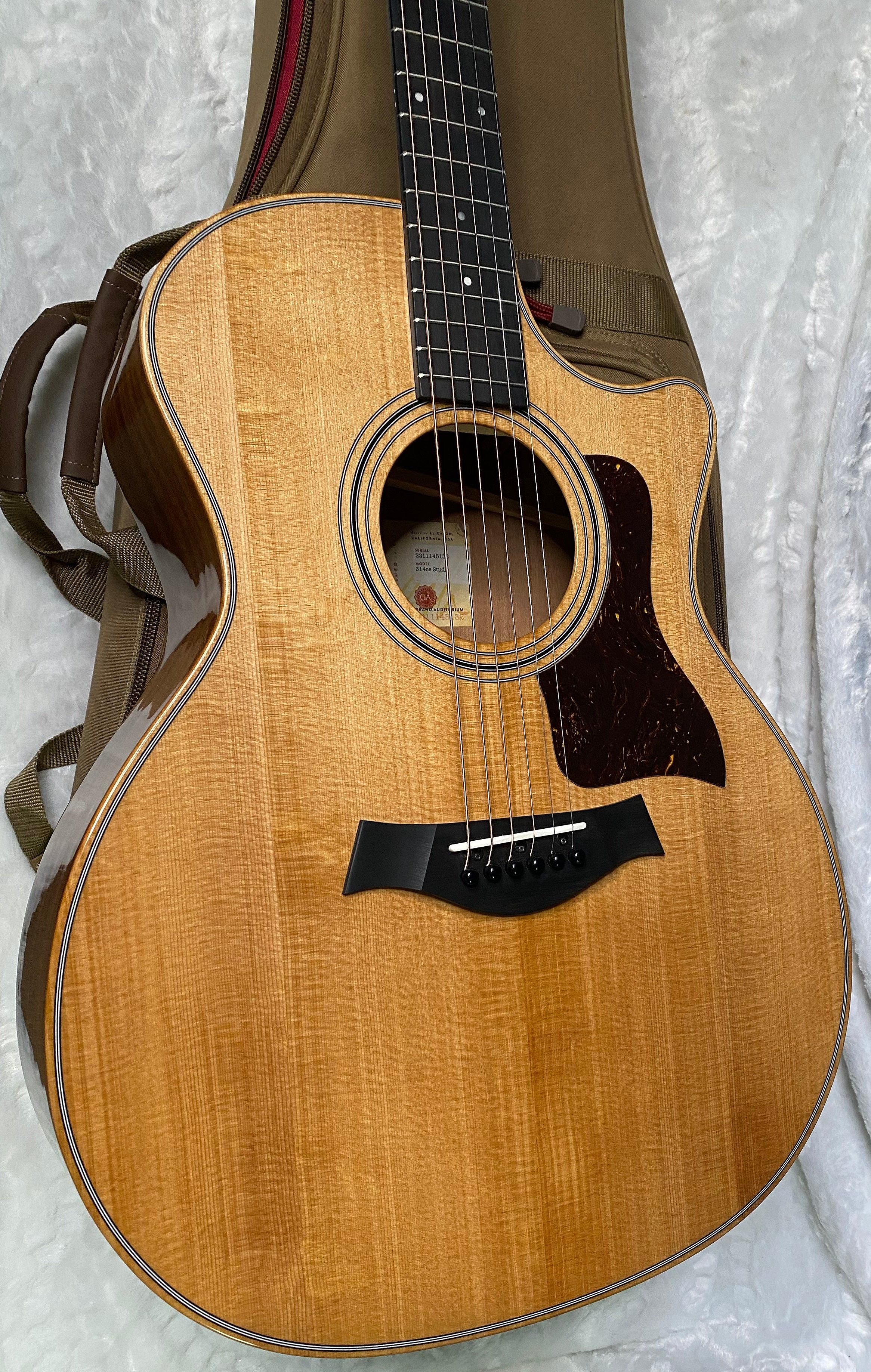 NEW! Taylor 314ce Studio Acoustic-Electric Guitar - Natural - Authorized Dealer - 4.55lbs - G06245