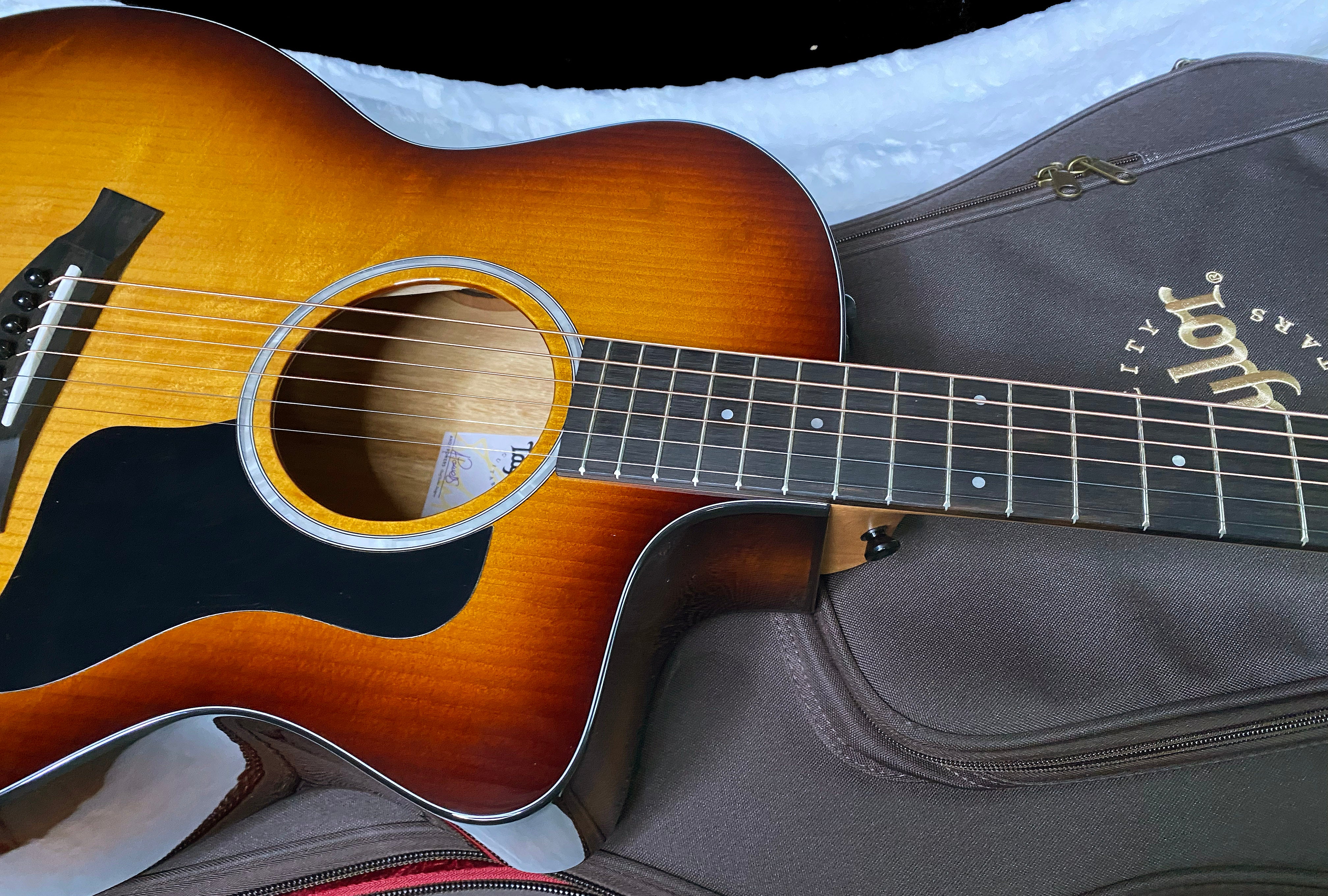 Taylor 214ce-K SB Plus Acoustic-electric Guitar - Shaded Edgeburst Finish - 4.8lbs - Authorized Dealer - G06263