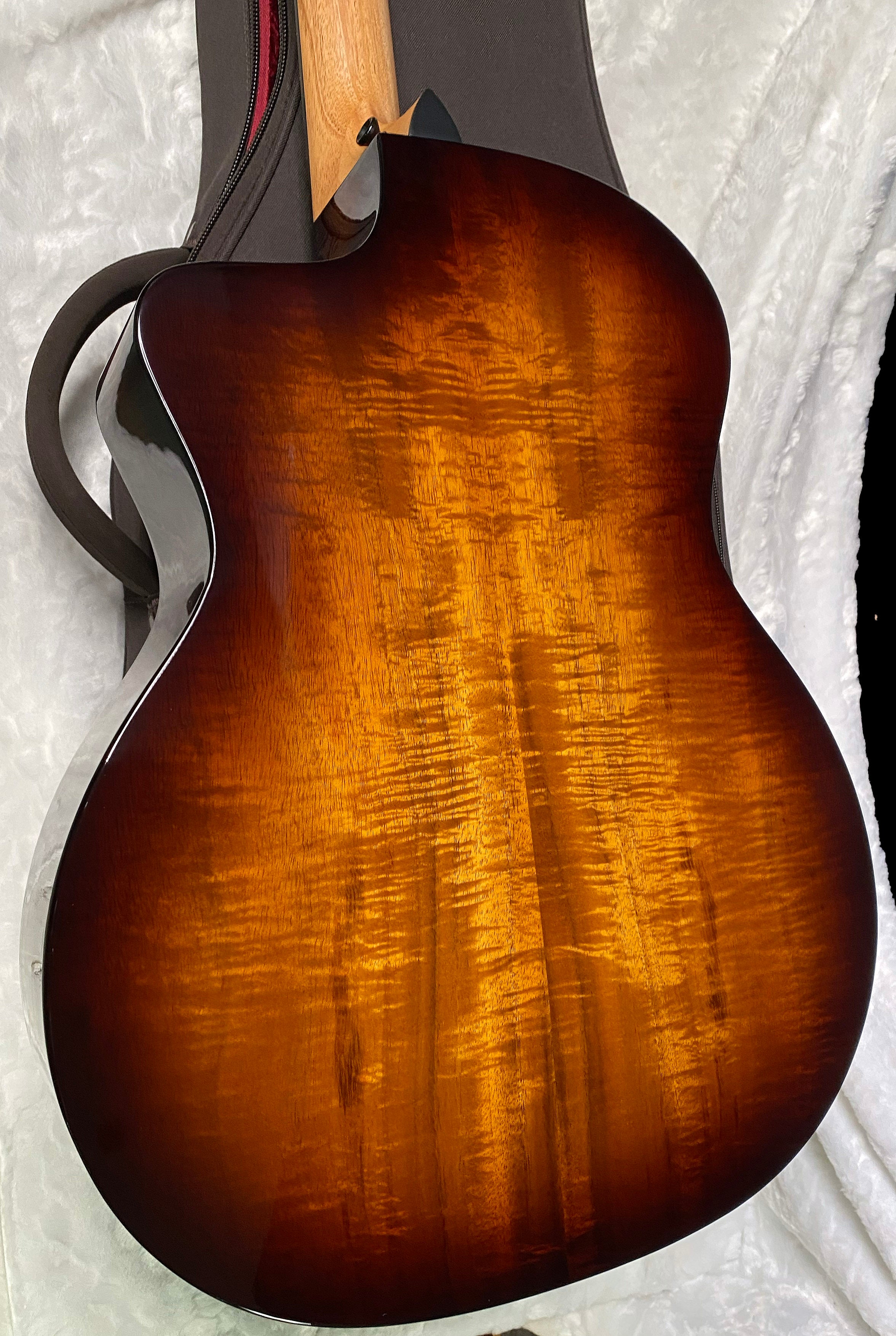 Taylor 214ce-K SB Plus Acoustic-electric Guitar - Shaded Edgeburst Finish - 4.8lbs - Authorized Dealer - G06263
