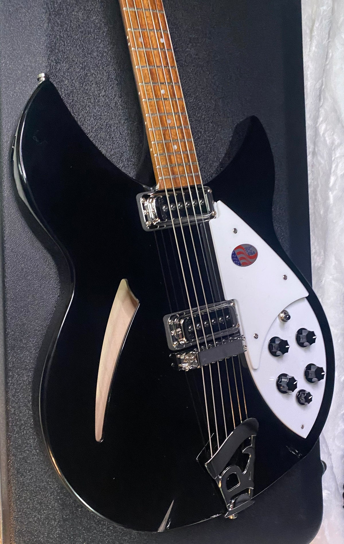 NEW! Rickenbacker 330 Jet Glo JG Jetglo - Semi Hollow Electric Guitar - Authorized Dealer - 7.65 lbs - G07736