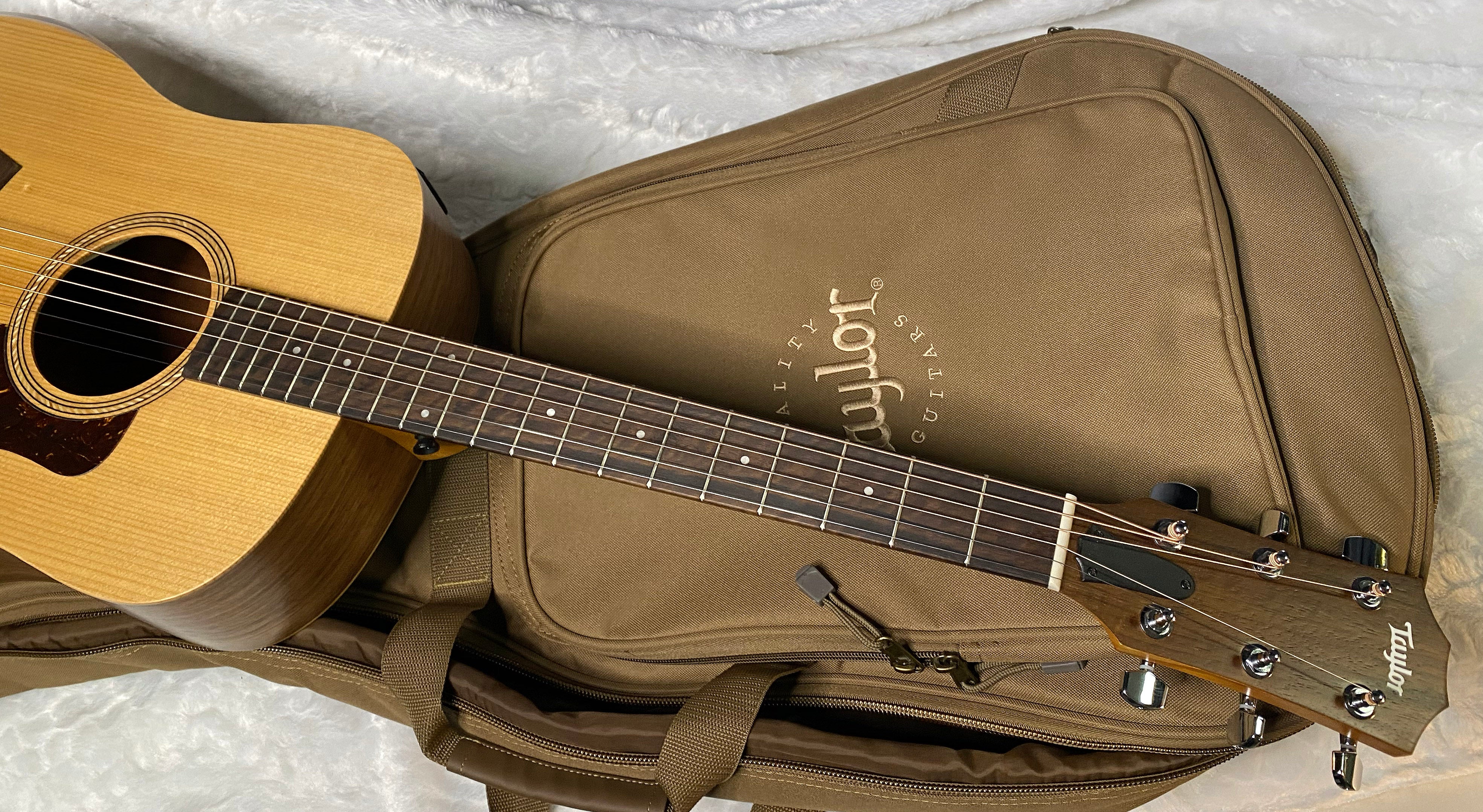 NEW! Taylor Academy 10e Acoustic-Electric Guitar - Natural - 4.1lbs - Authorized Dealer - G06265