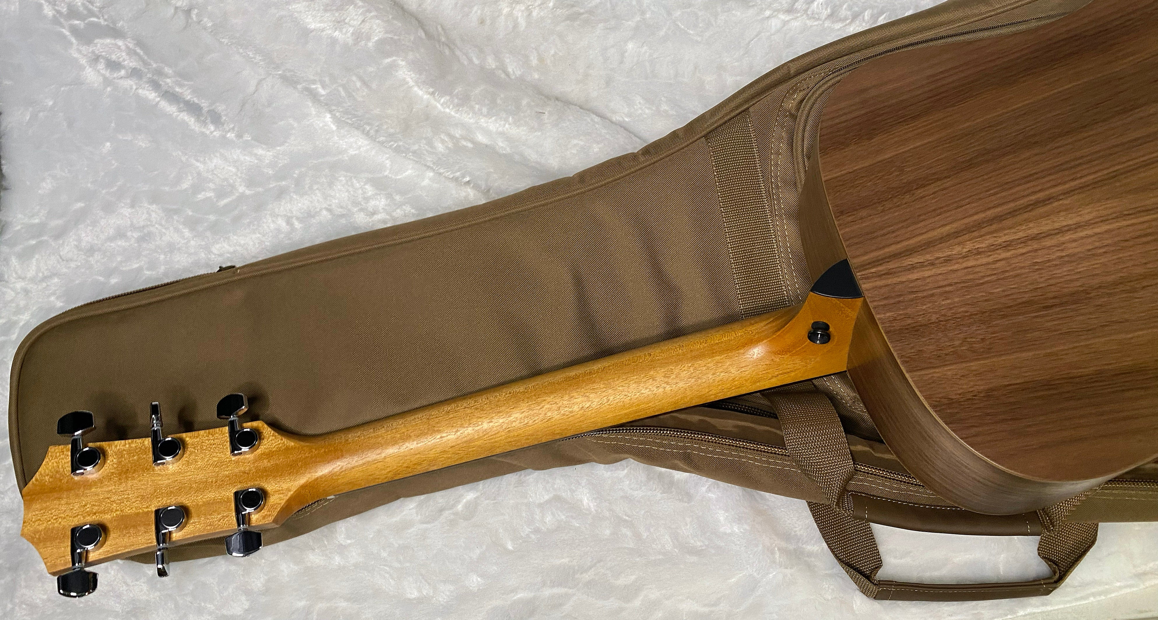 NEW! Taylor Academy 10e Acoustic-Electric Guitar - Natural - 4.1lbs - Authorized Dealer - G06265