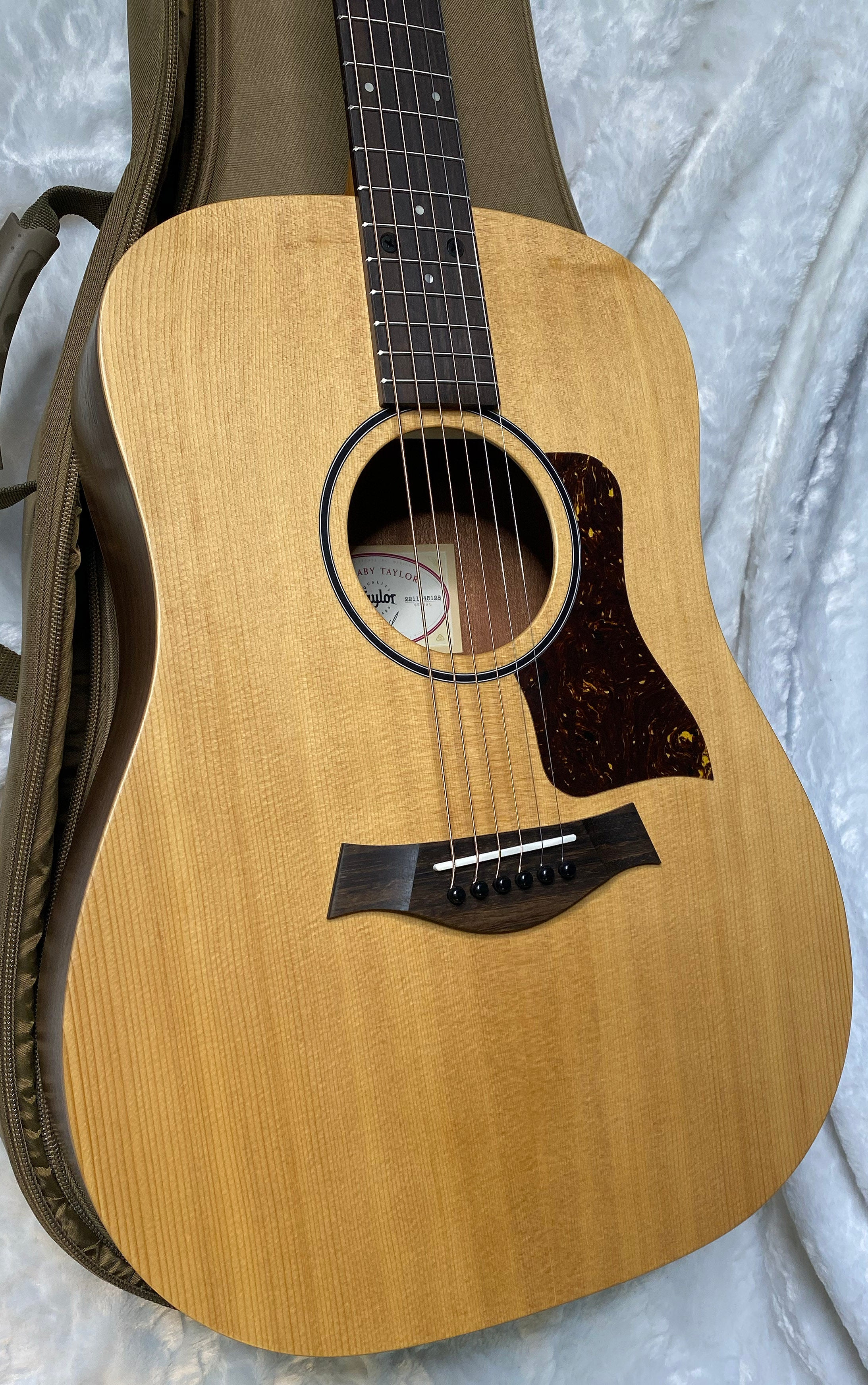 NEW! Taylor Big Baby Taylor BBT - Natural - 4.1lbs - Authorized Dealer - G06237