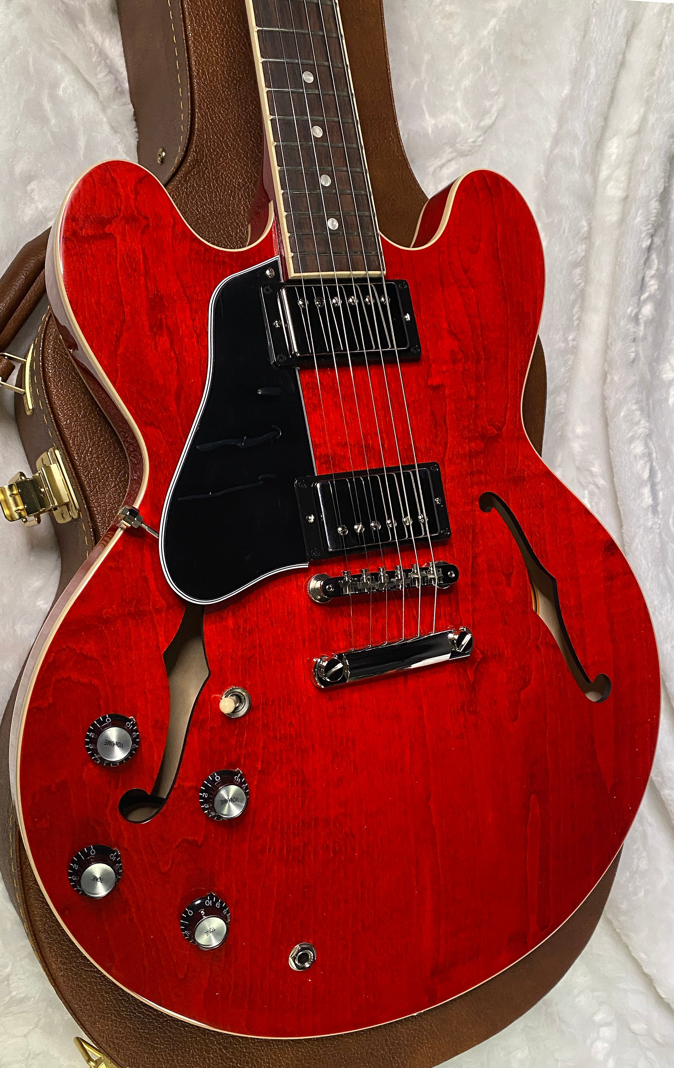 NEW ! Gibson ES-335 - 60's Cherry Finish - Left Handed - Authorized Dealer - Only 7.65 lbs - G06353