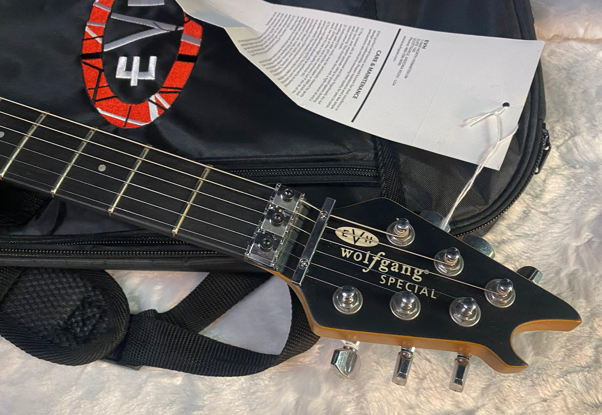 NEW ! EVH Limited Edition Wolfgang Special Striped Series, Ebony Fingerboard, Distressed Ivory - 7lbs - Authorized Dealer - G07651