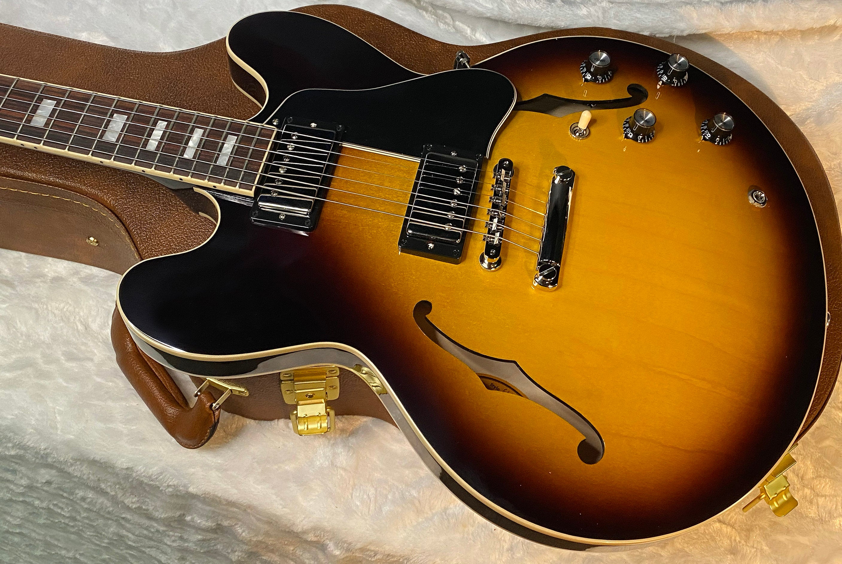 NEW ! Gibson ES-335 60s Semi-hollowbody Electric Guitar - Vintage Burst - Authorized Dealer - 8.2 lbs - G07061