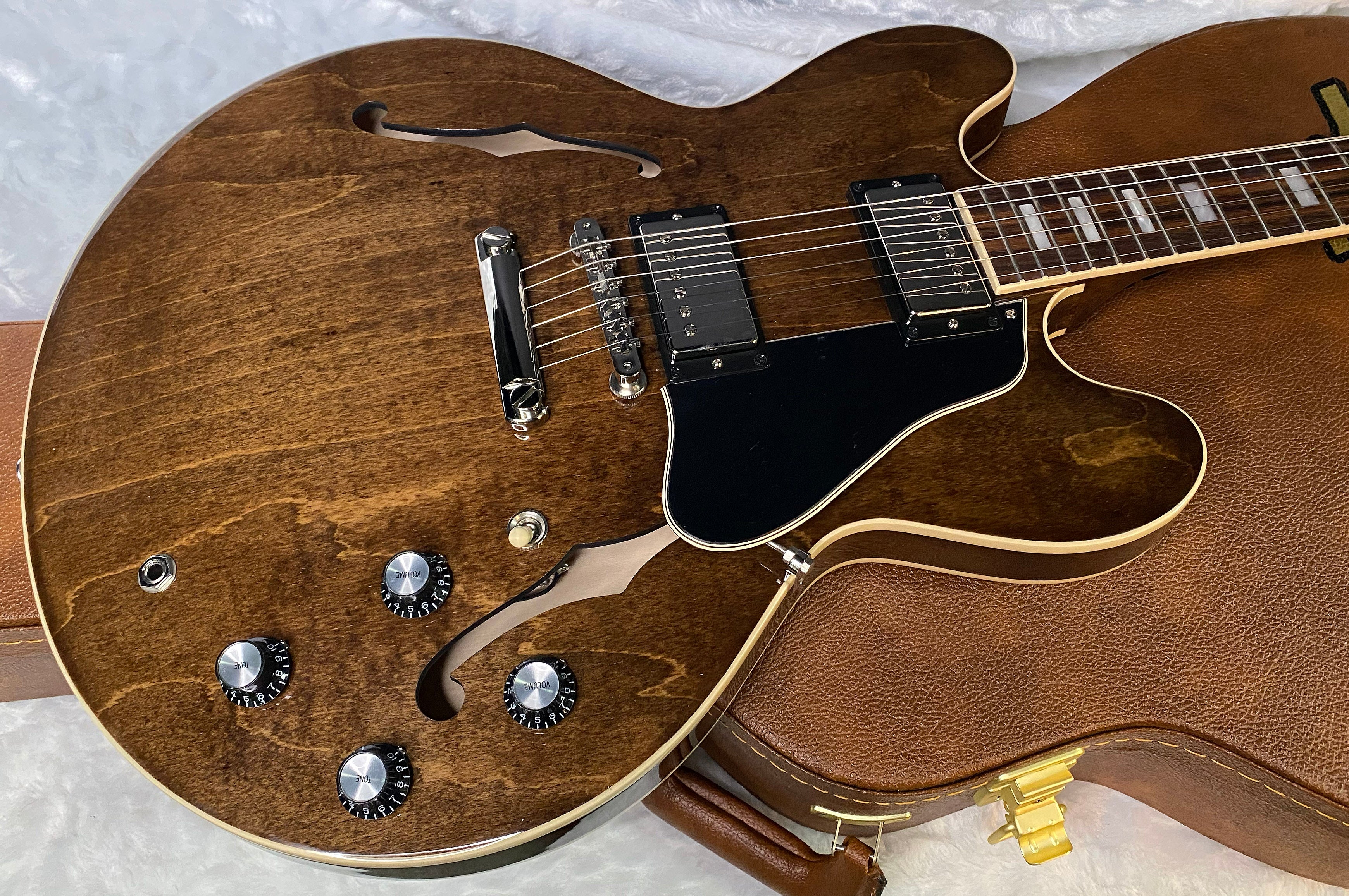 NEW ! Gibson ES-335 60s Semi-hollowbody Electric Guitar - Dark Walnut - Authorized Dealer - 7.9 lbs - G07033