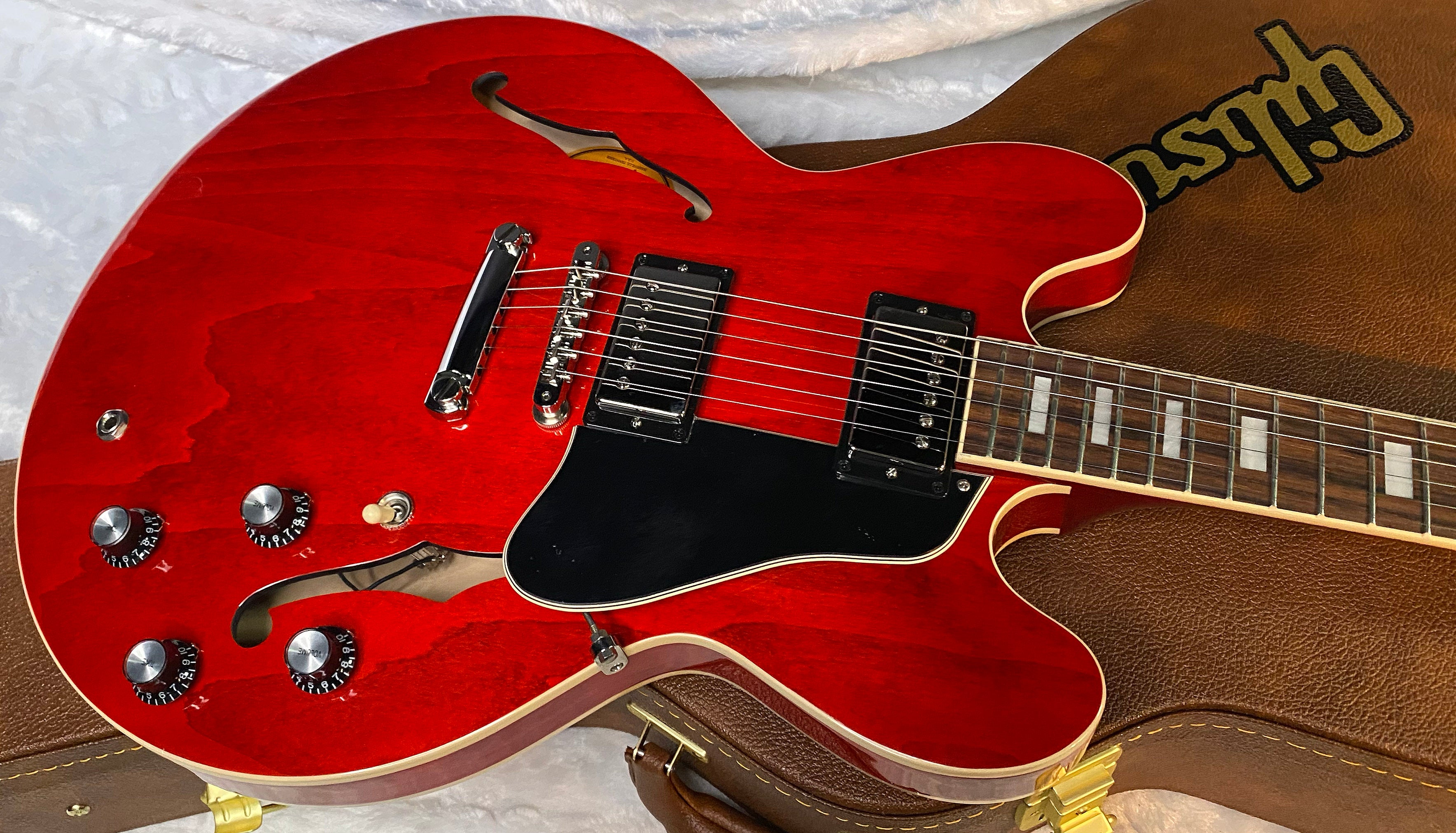 NEW ! Gibson ES-335 60s Semi-Hollowbody Electric Guitar - Sixties Cherry - Authorized Dealer - 8.7 lbs - G07037