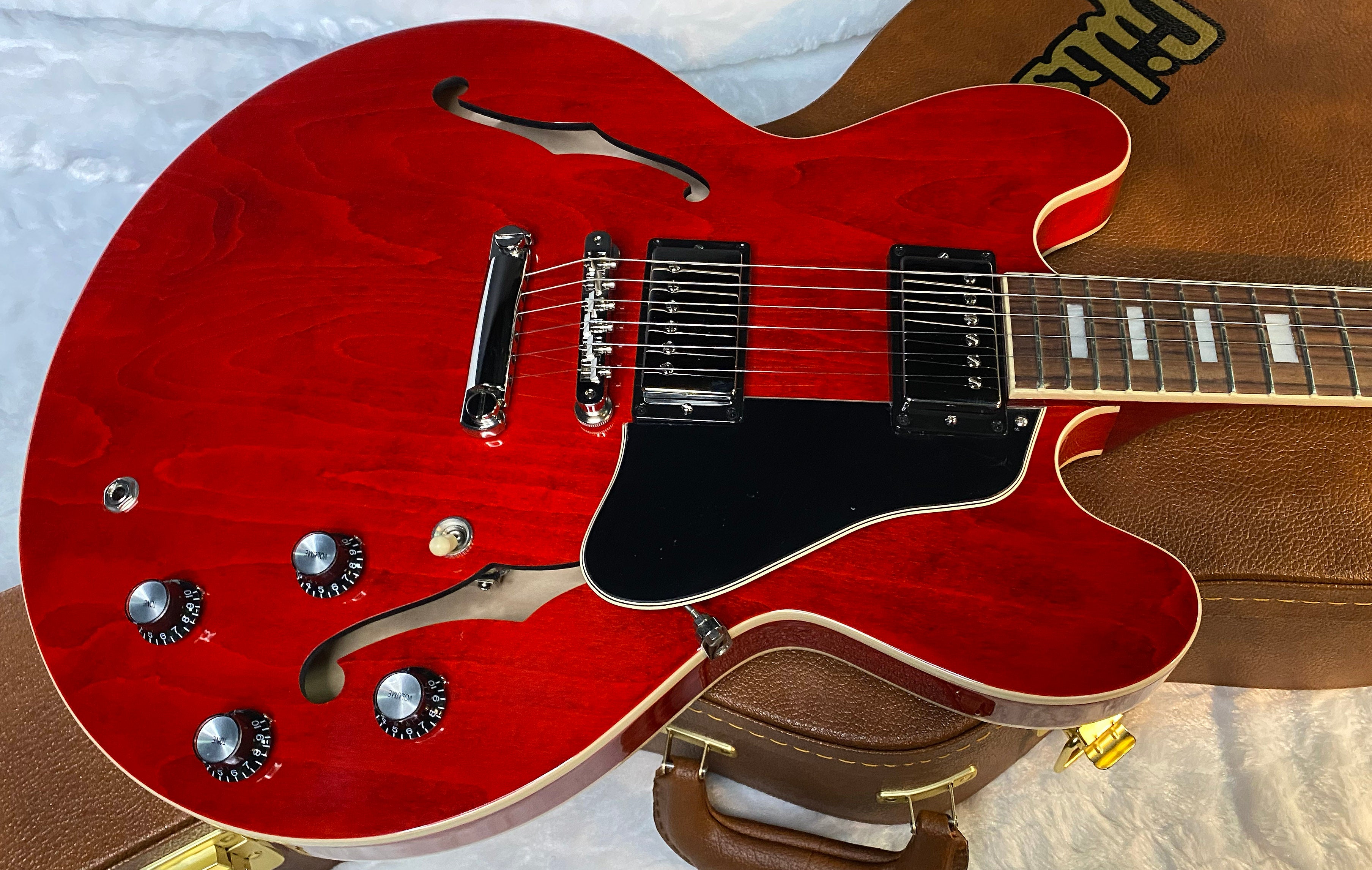 NEW ! Gibson ES-335 60s Semi-Hollowbody Electric Guitar - Sixties Cherry - Authorized Dealer - 7.8 lbs - G07030