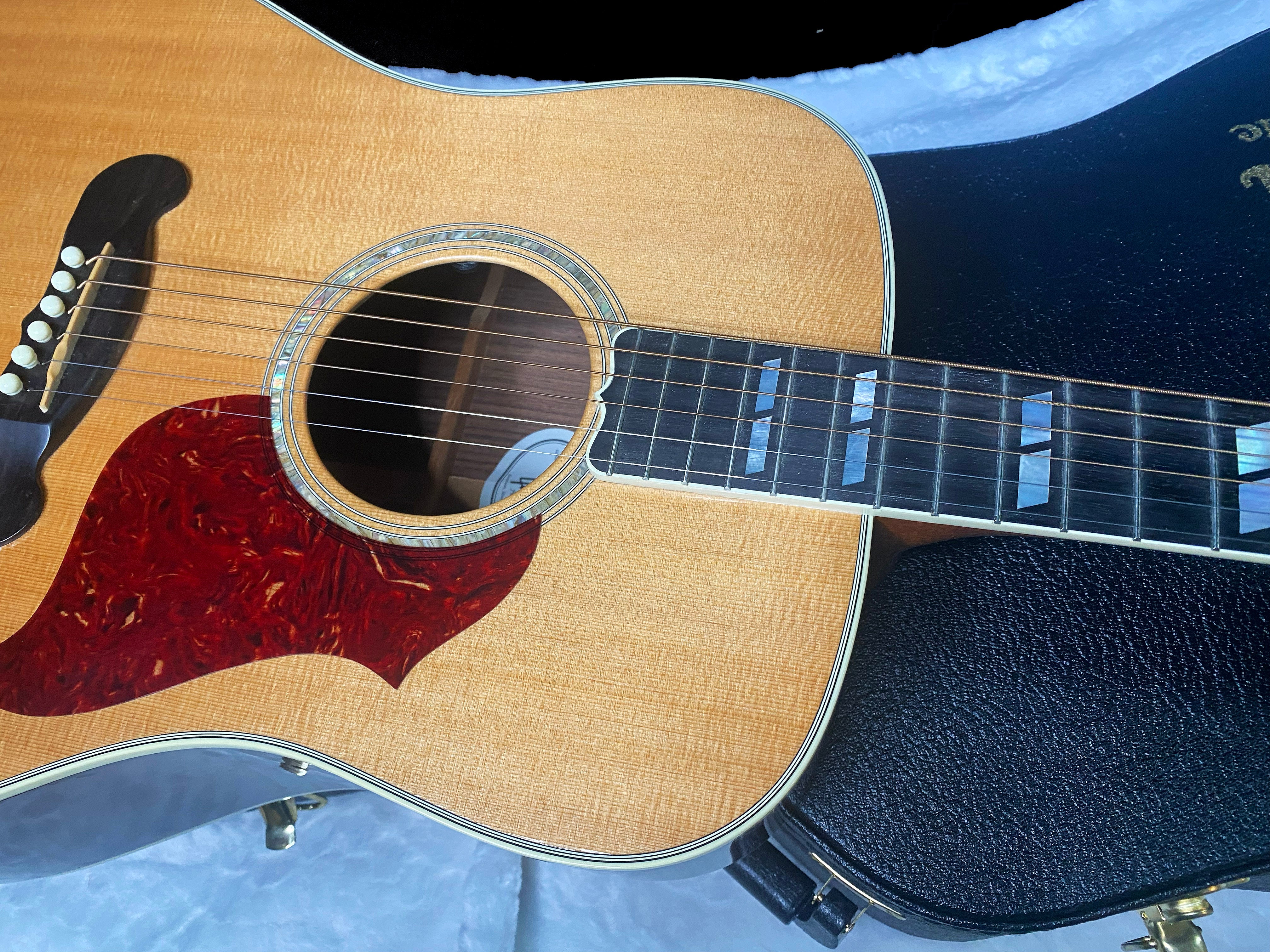 MINTY! 2011 Gibson Songwriter Deluxe Acoustic-Electric Guitar - Natural Finish - Authorized Dealer - 5lbs - Serial #12911011